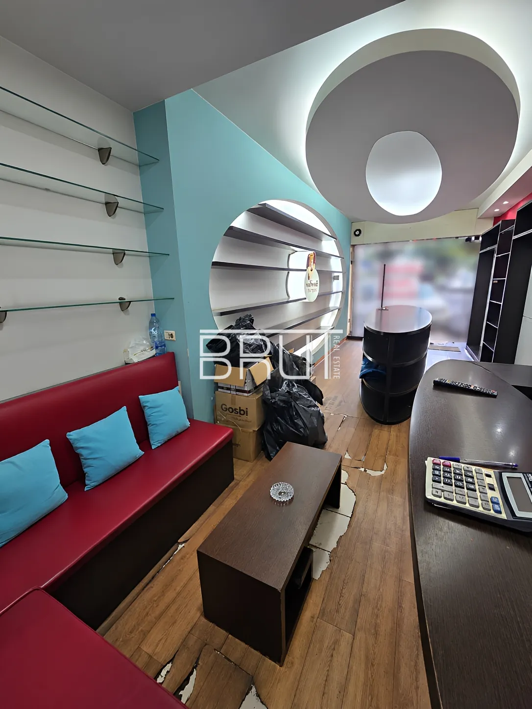 Shop for rent in Adonis