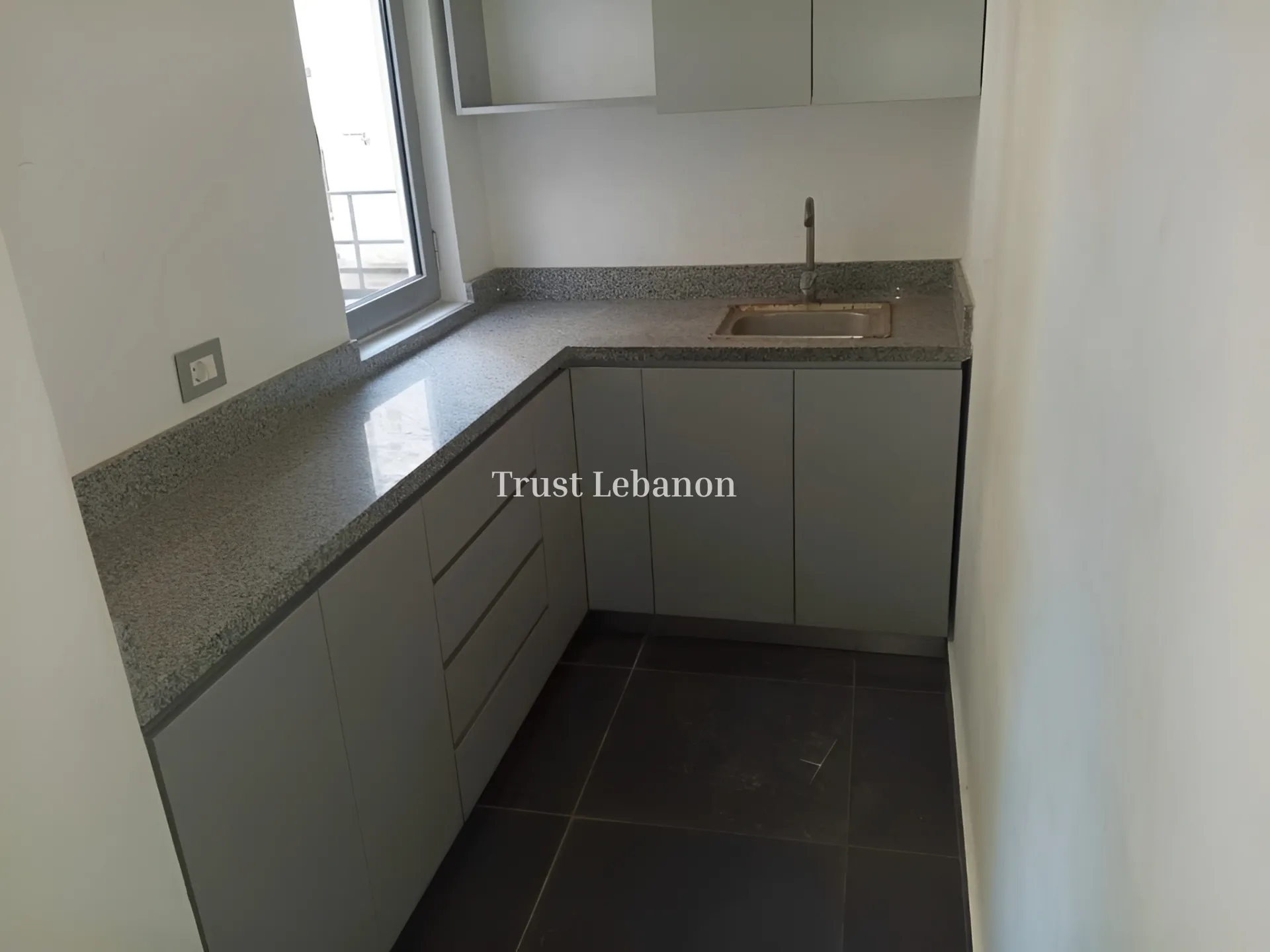 Office for rent in Ain El Remmaneh, Lebanon