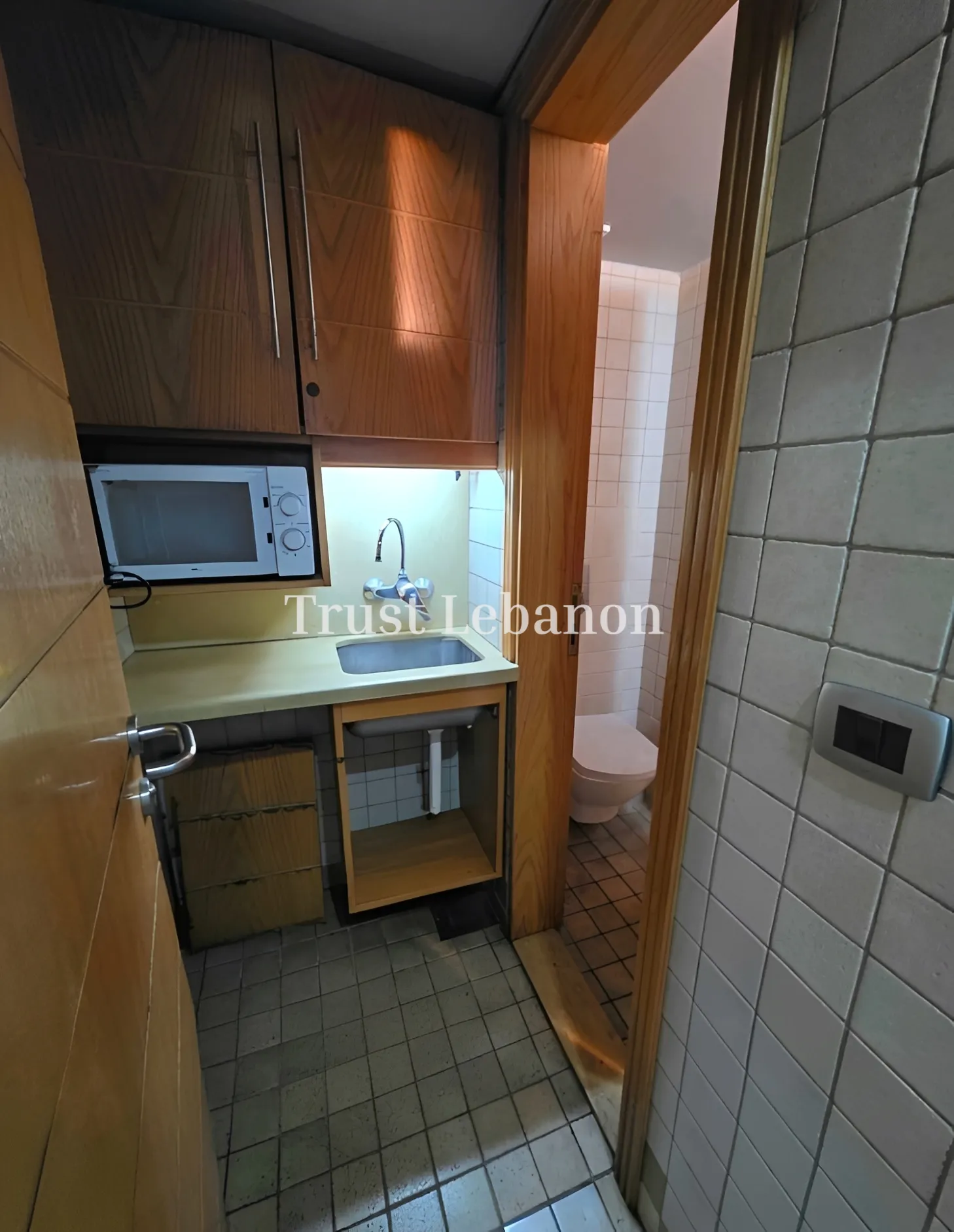 Office for sale in Forn El Chebbak