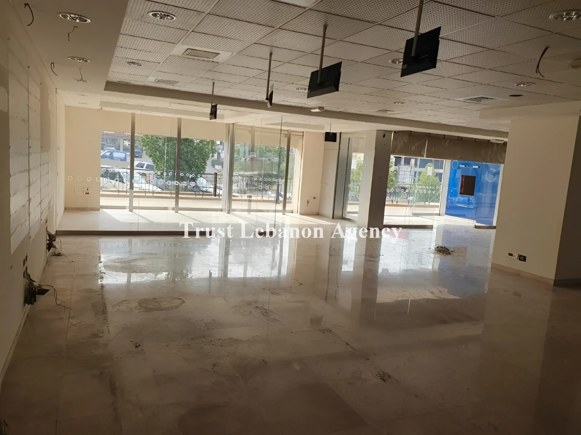Commercial Property For Rent in Baabda, Hazmieh