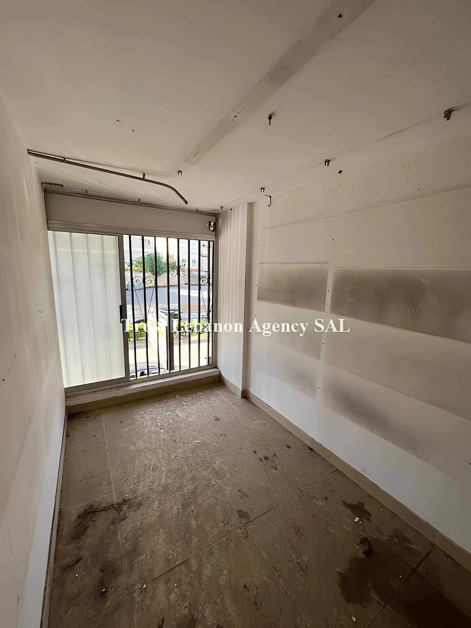 Shop for rent in Metn, Sin El Fil