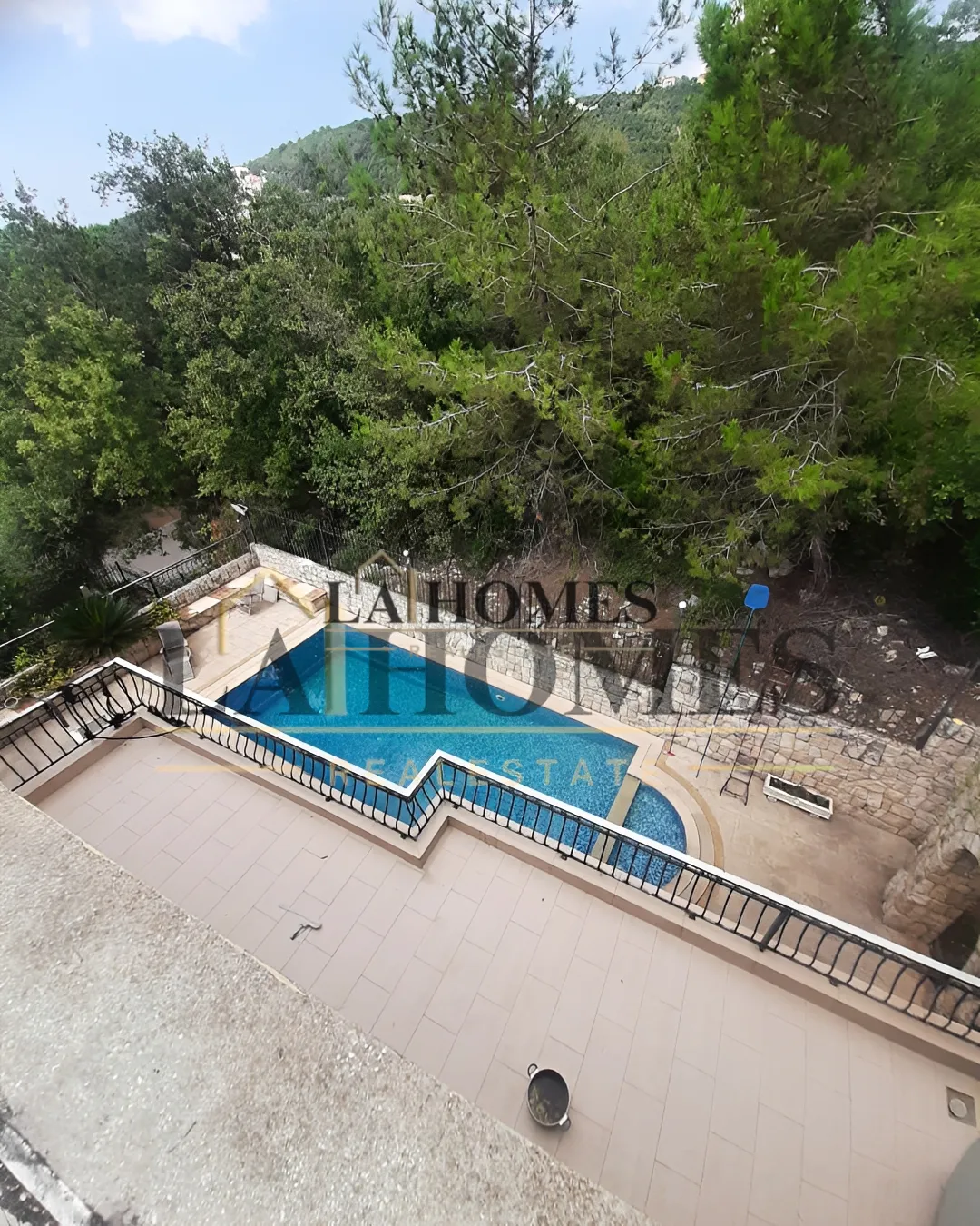 Villa for sale in Kfour