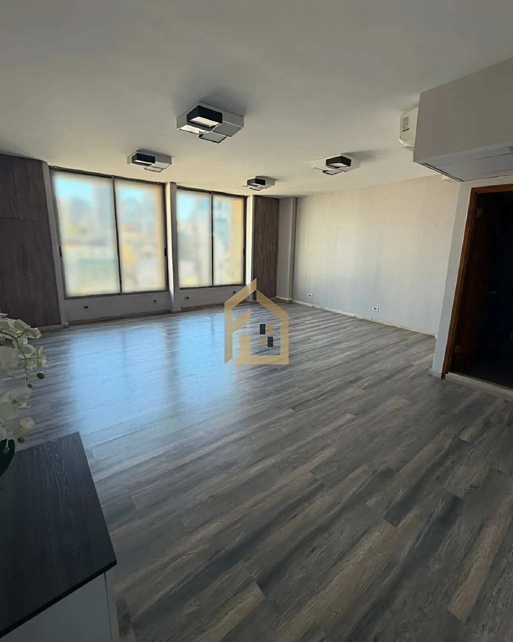 Office for rent in Ain El Mraiseh, Bayrut, Lebanon