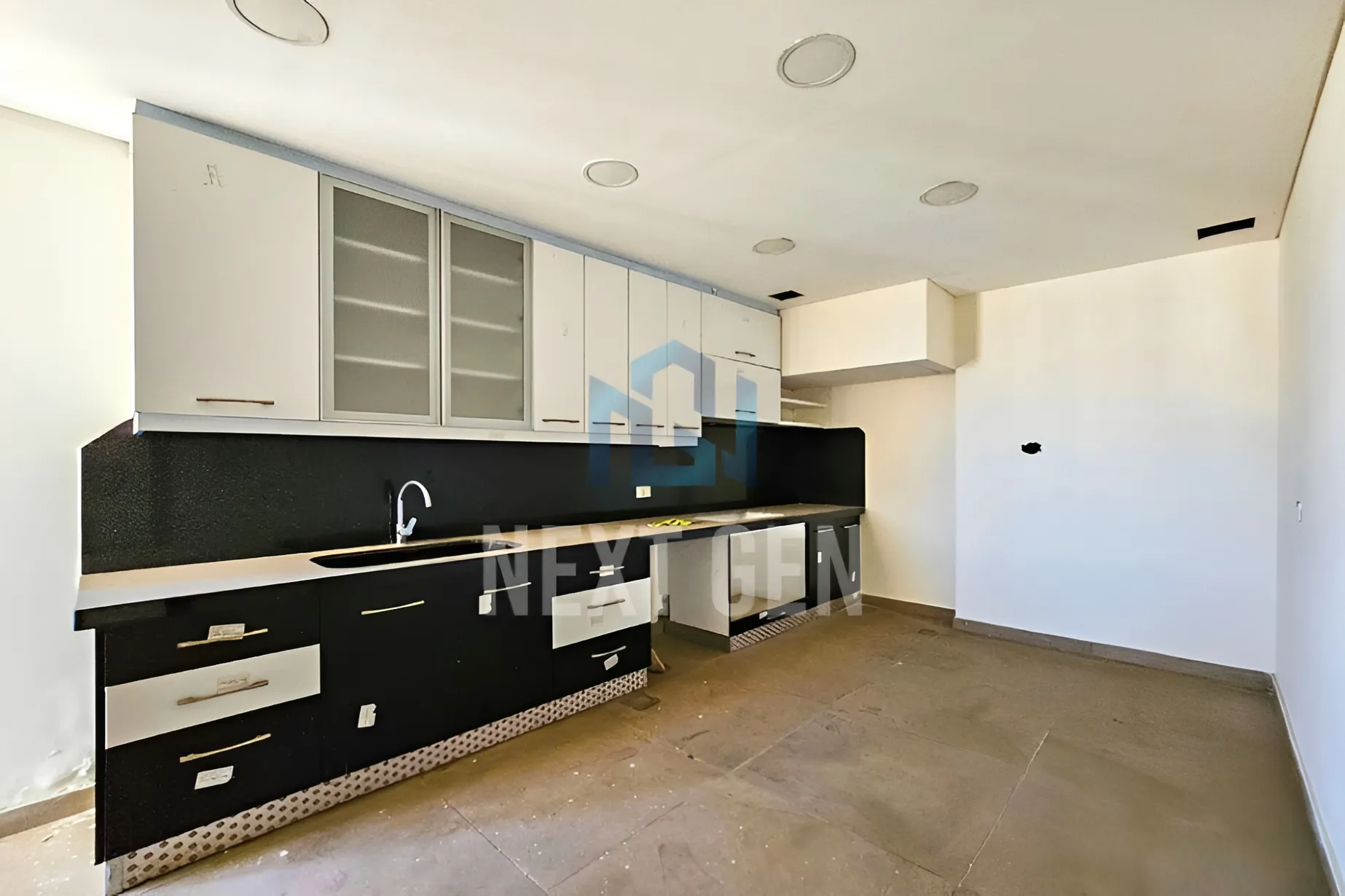 Apartment for sale in Hamra, Beirut, Lebanon - 2 bed, 3 bath