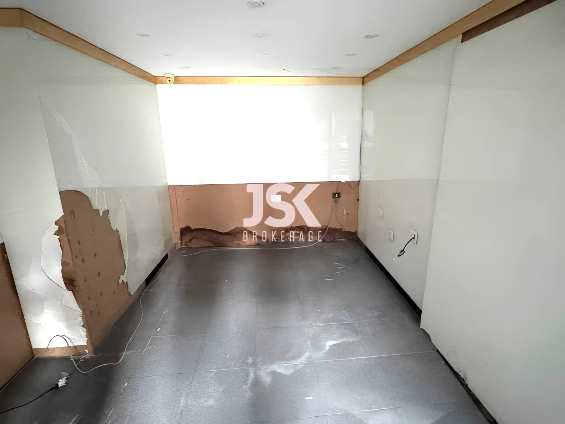 Office for Rent in Ras