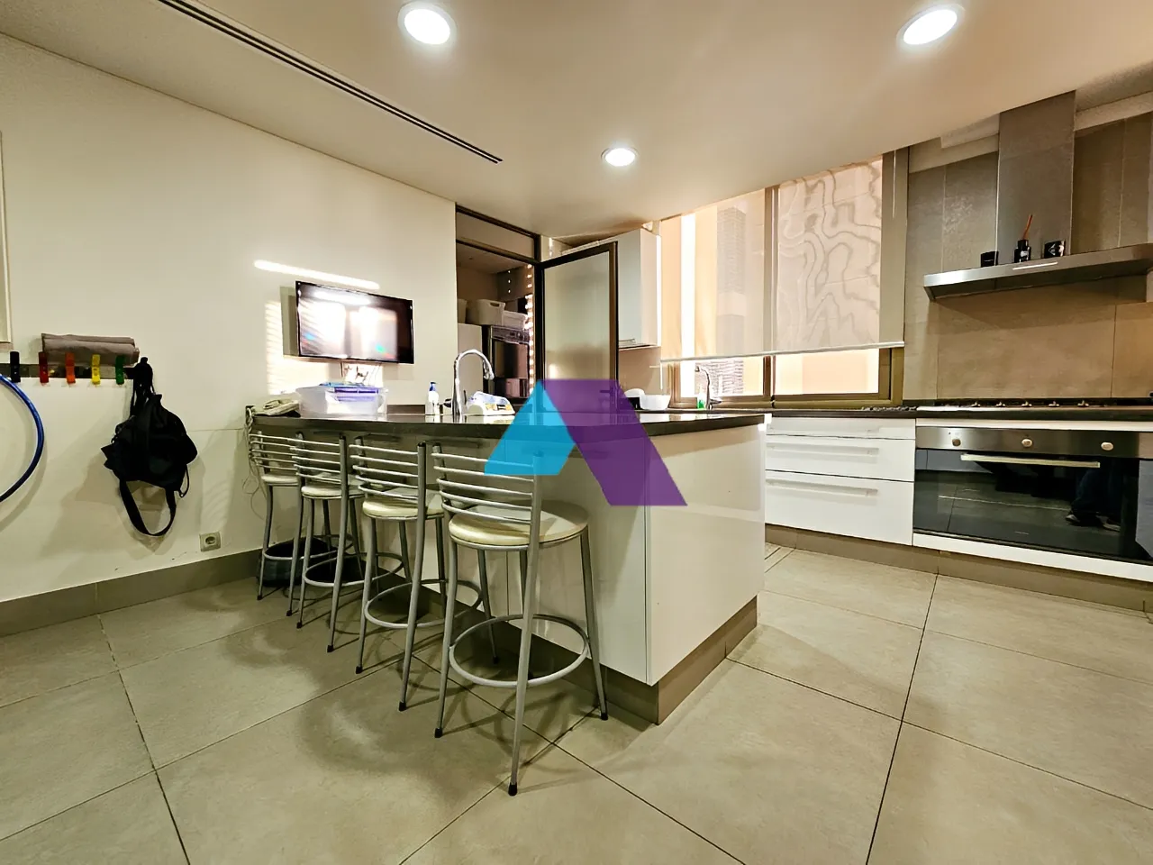 Apartment for sale in Ramlet El Baida, Beirut, Lebanon - 3 bed, 3 bath