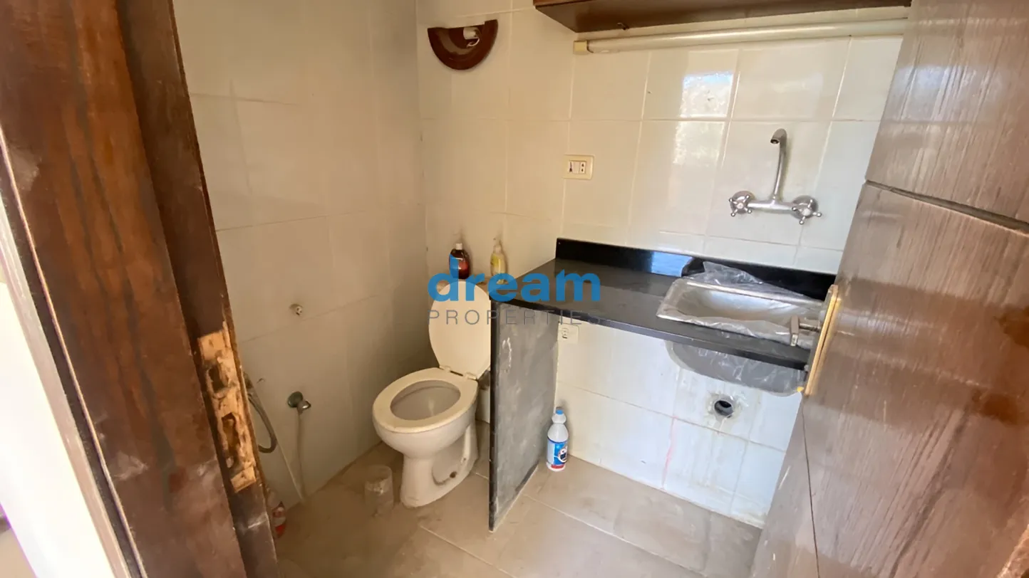 Office for rent in Bechara El Khoury