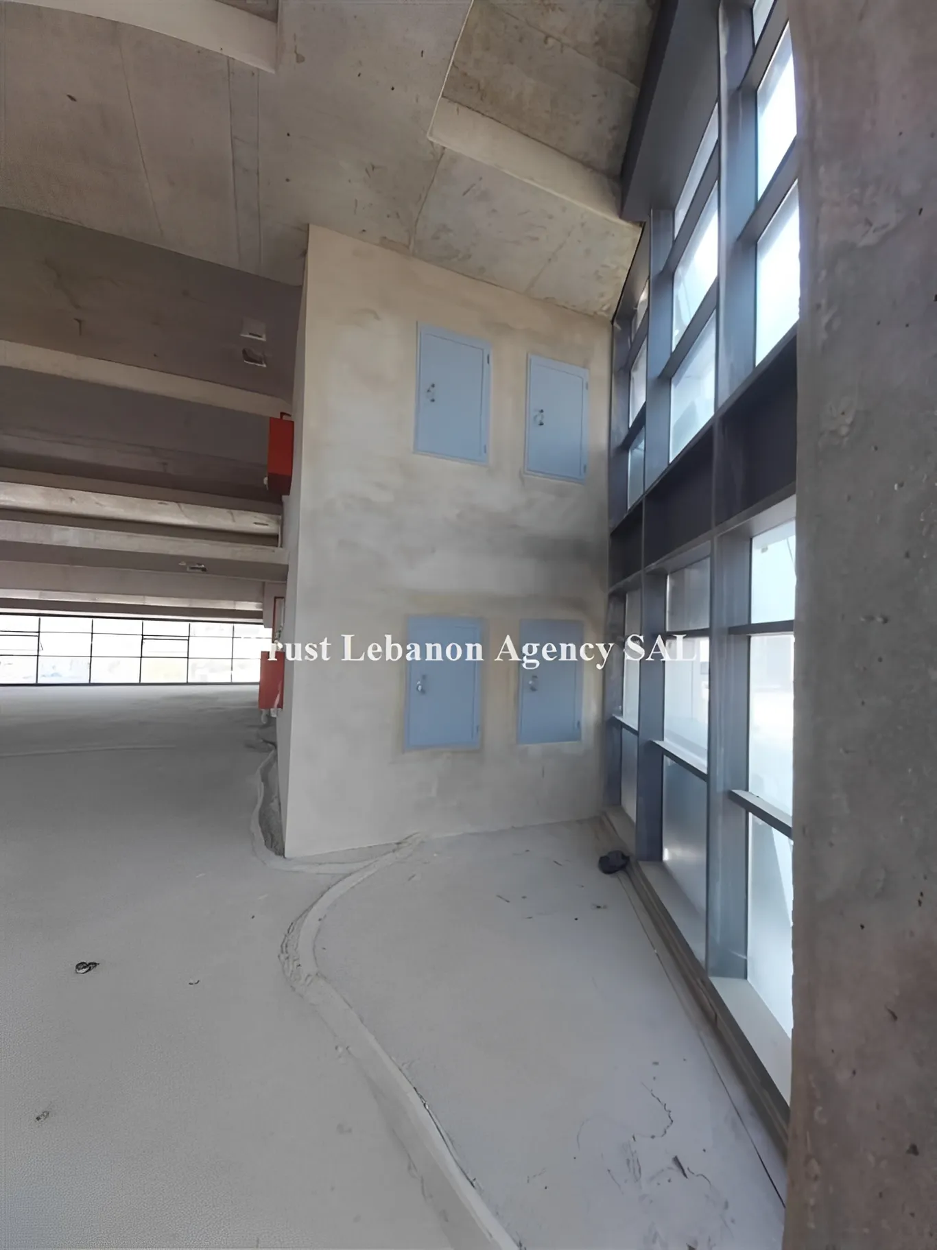 Office for rent in Metn, Mkalles