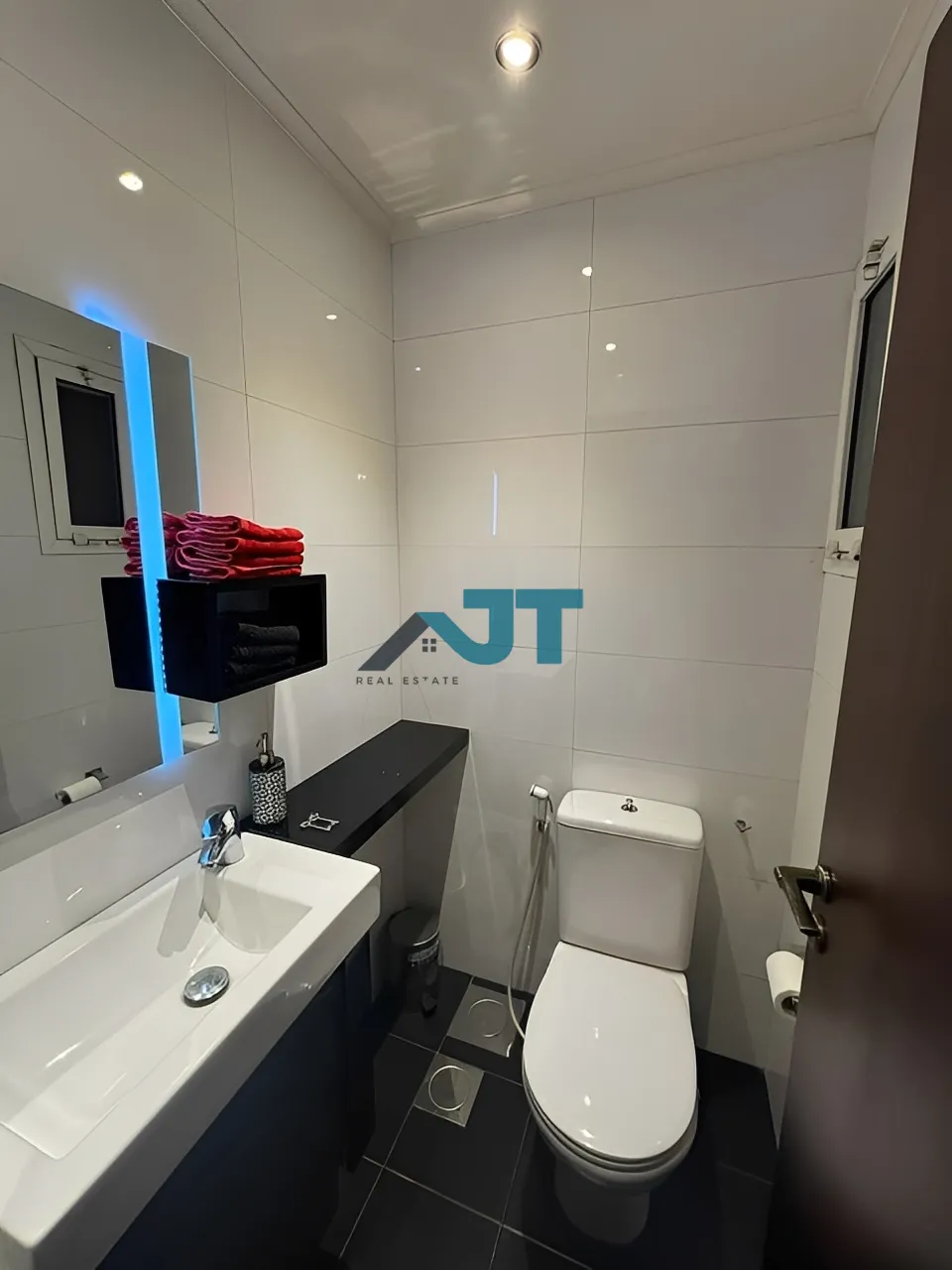 Apartment for Rent  in Caree d'or, achrafieh