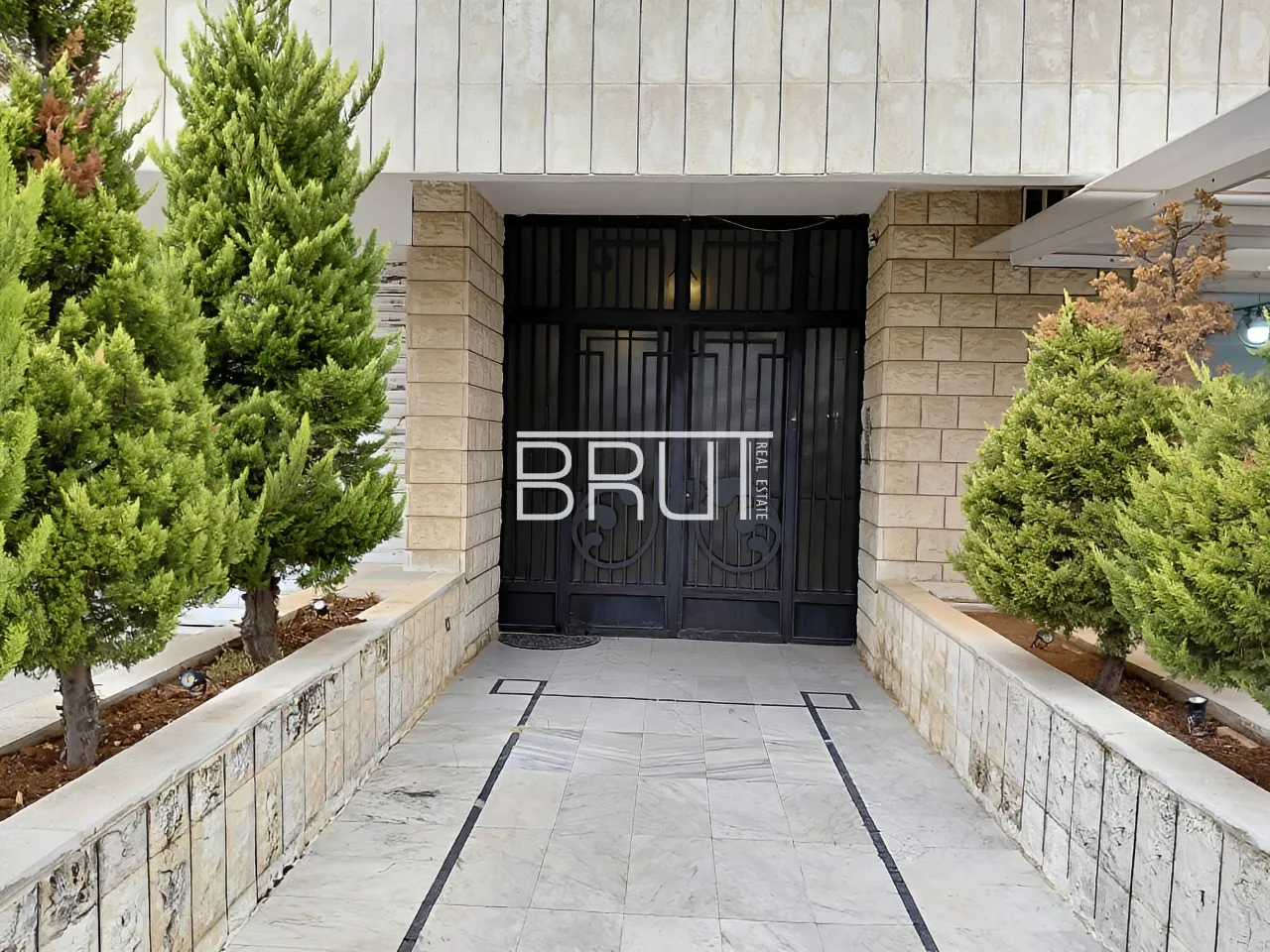 Apartment for Sale in Ballouneh