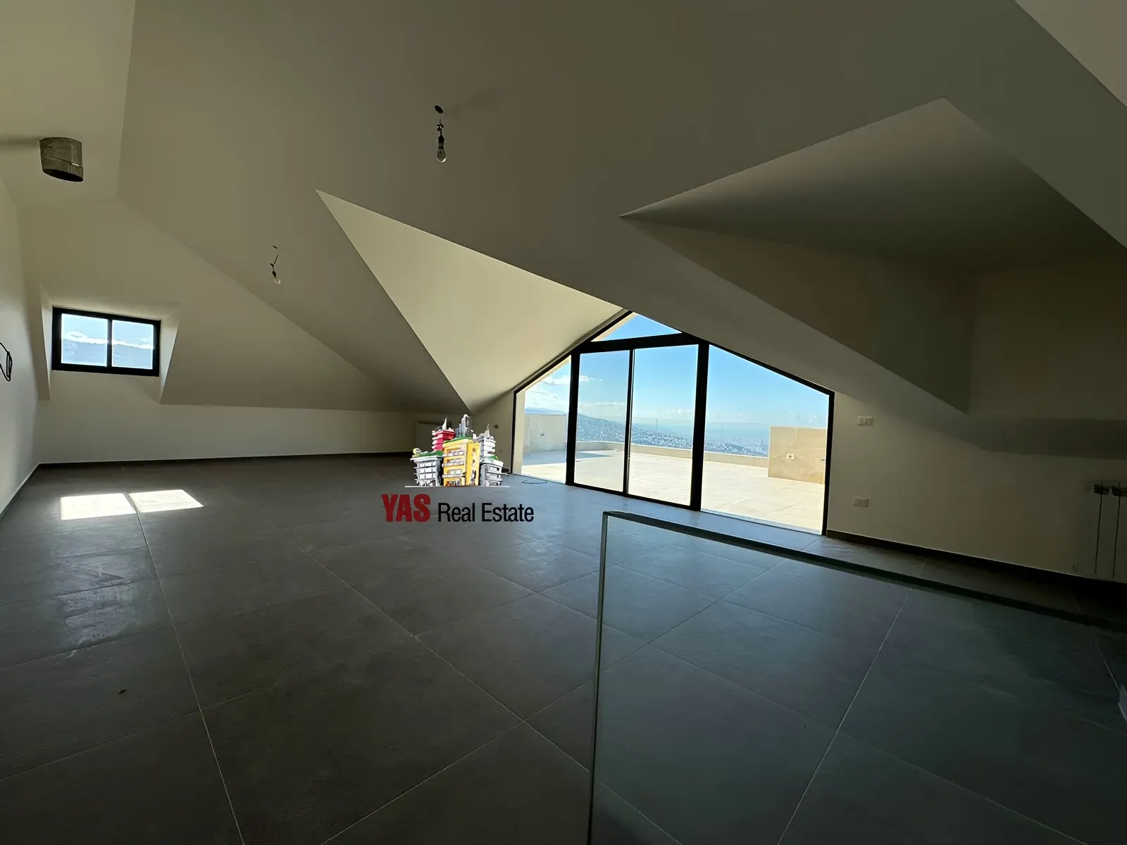 Apartment for Sale in Ballouneh - 4 bed, 5 bath
