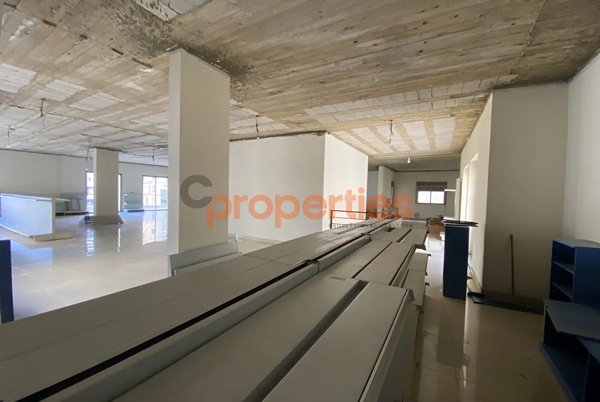 Showroom for Rent in Hazmieh