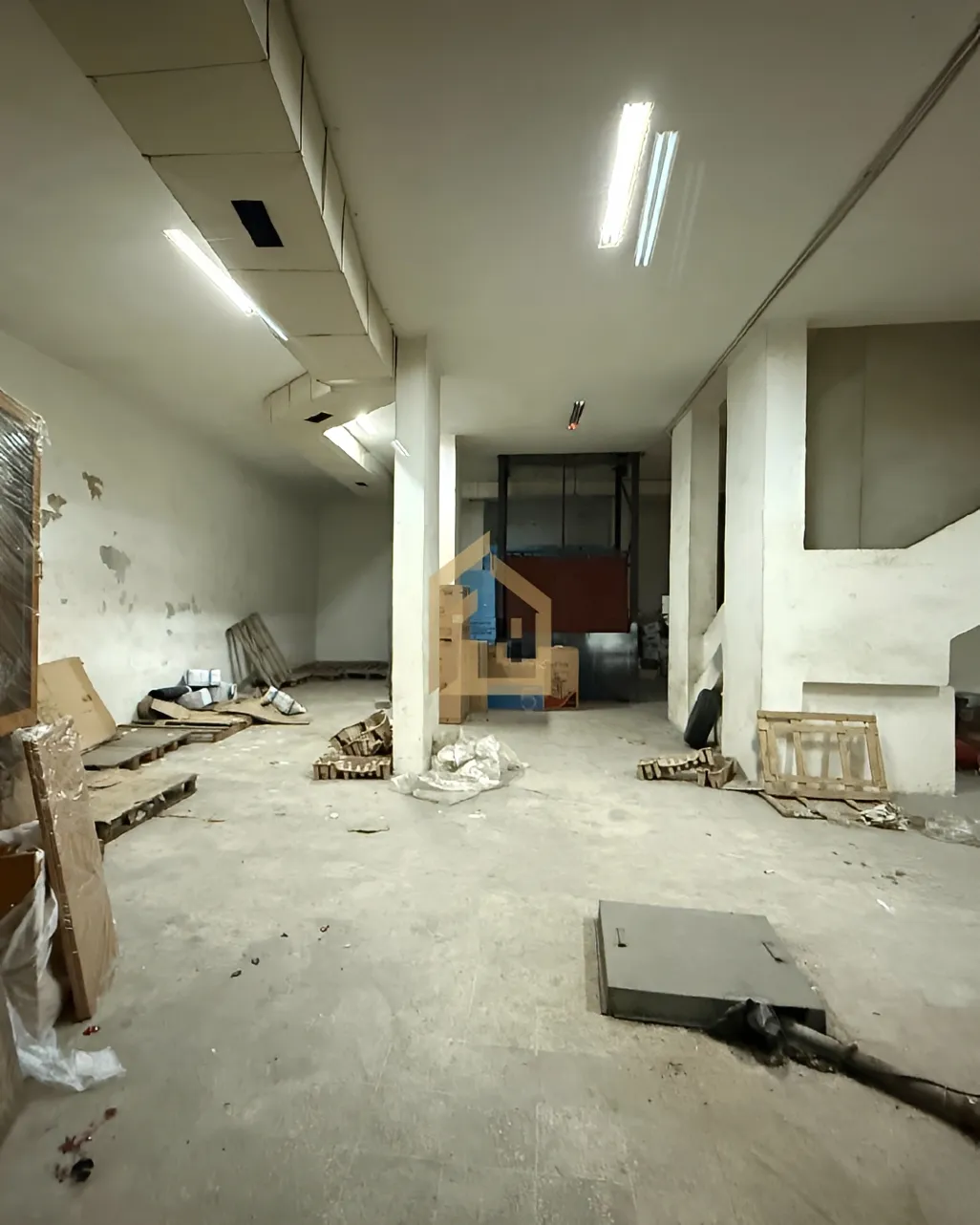 Warehouse for rent in Salim Salam, Bayrut, Lebanon
