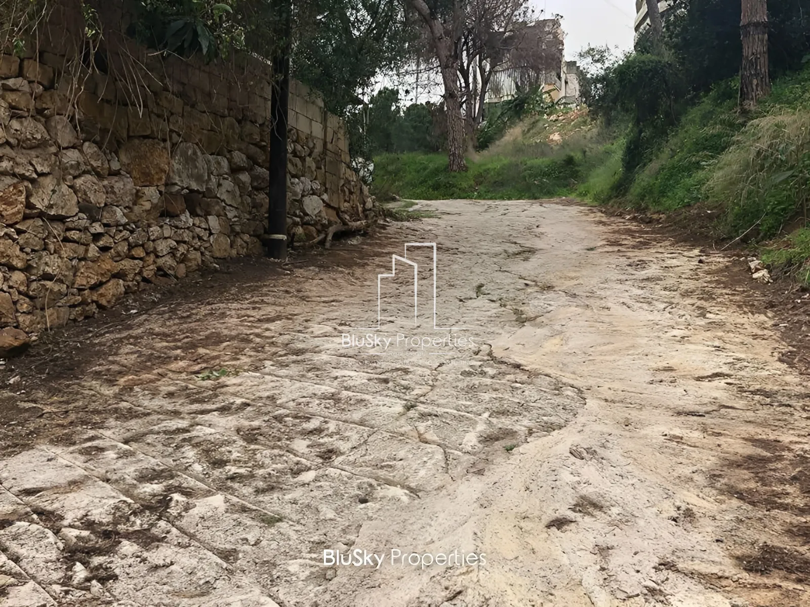Warehouse for sale in Awkar