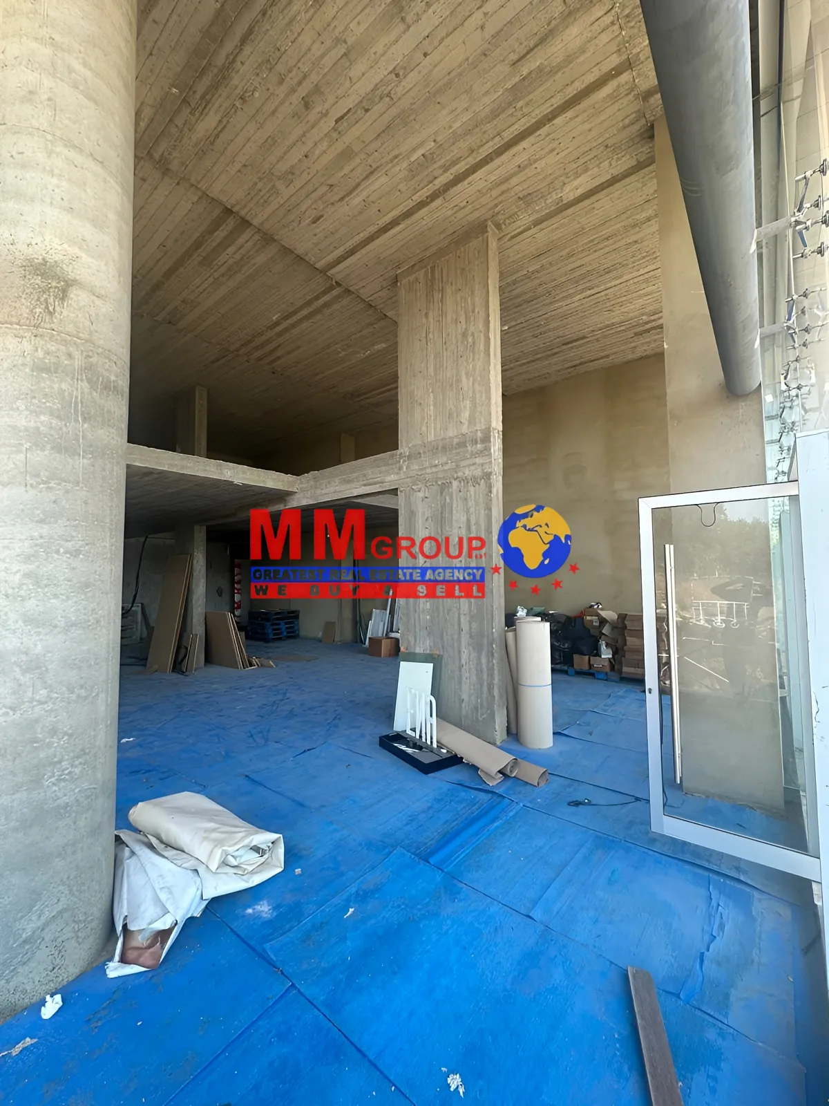 Showroom for rent in Mansourieh