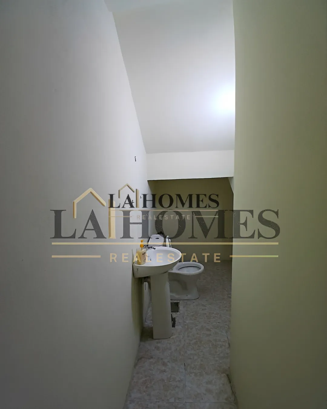 Shop for rent in Zouk Mosbeh