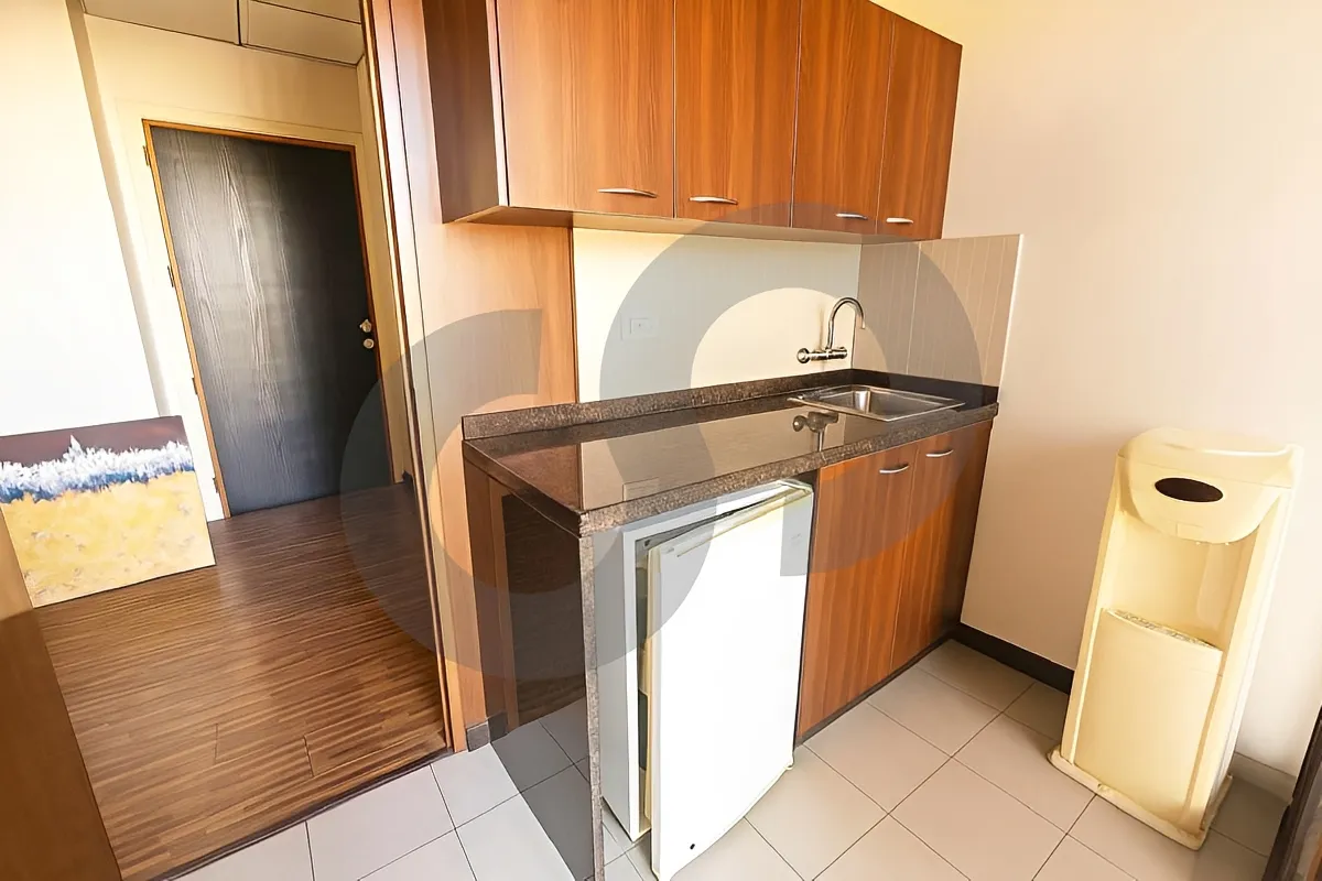 Office for rent in Forn El Chebbak