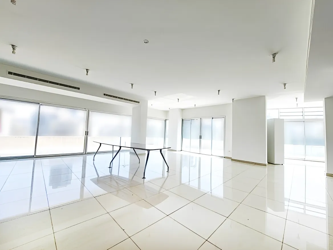 Office for Sale in Horch Tabet