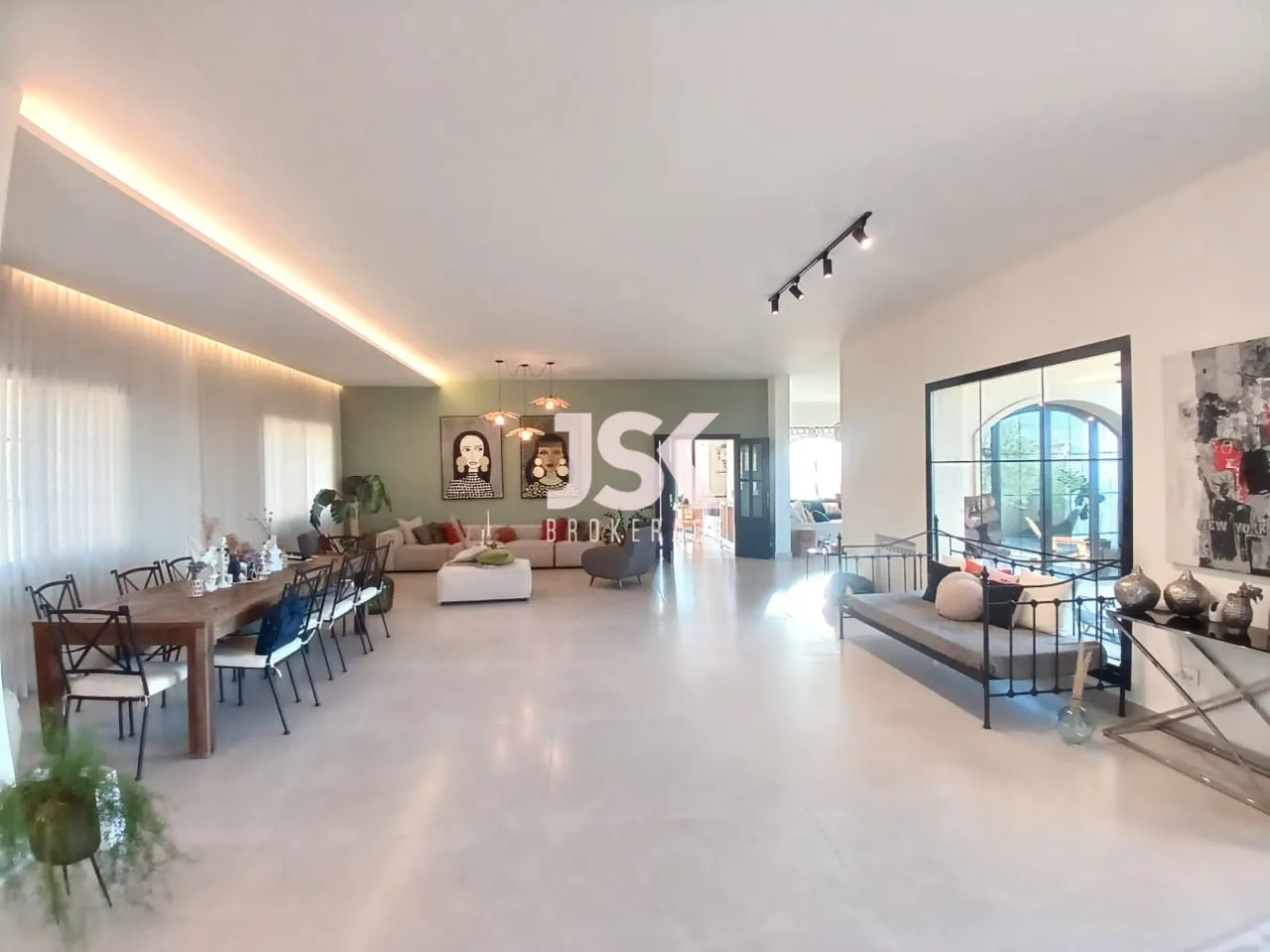 Villa for Sale in Roumieh