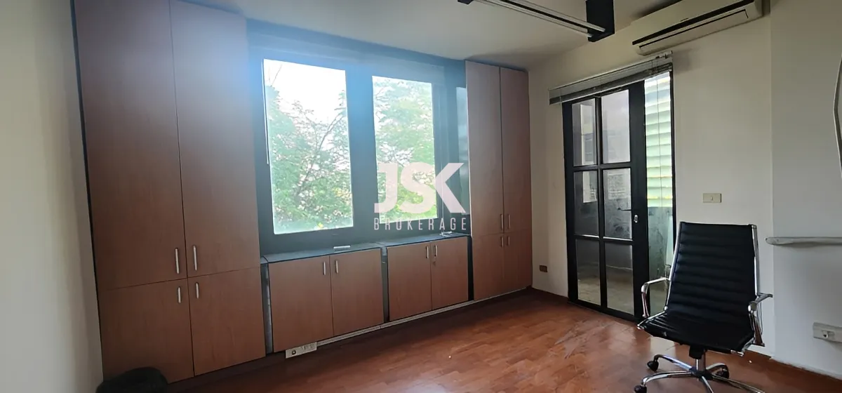 Office for rent in Jisr El Bacha