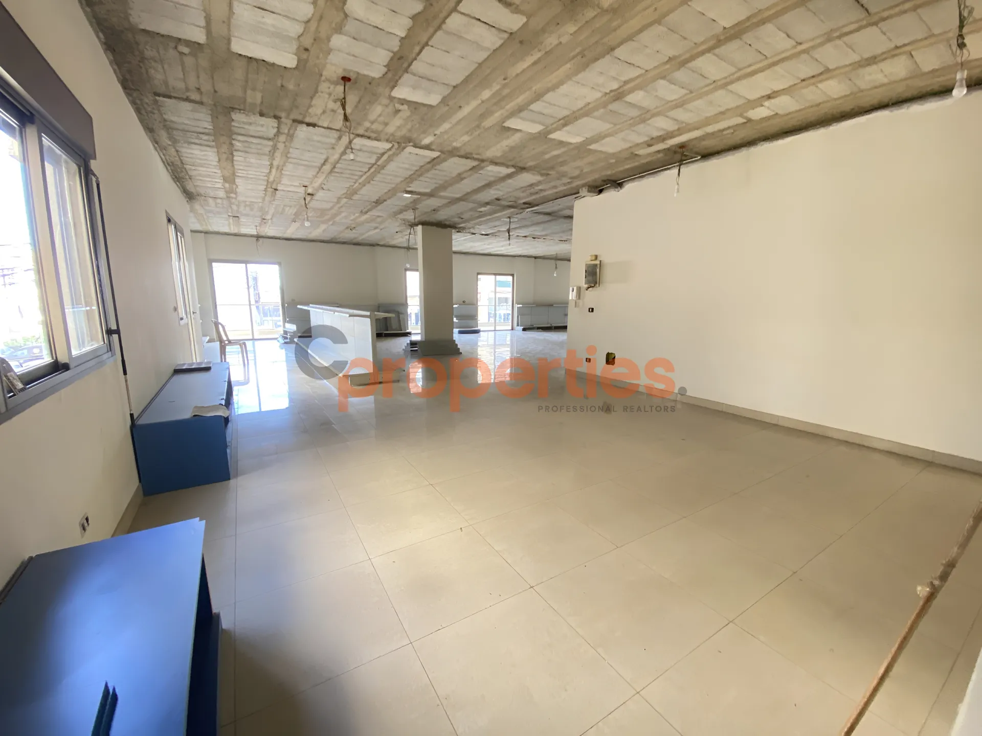 Showroom for Sale in Hazmieh