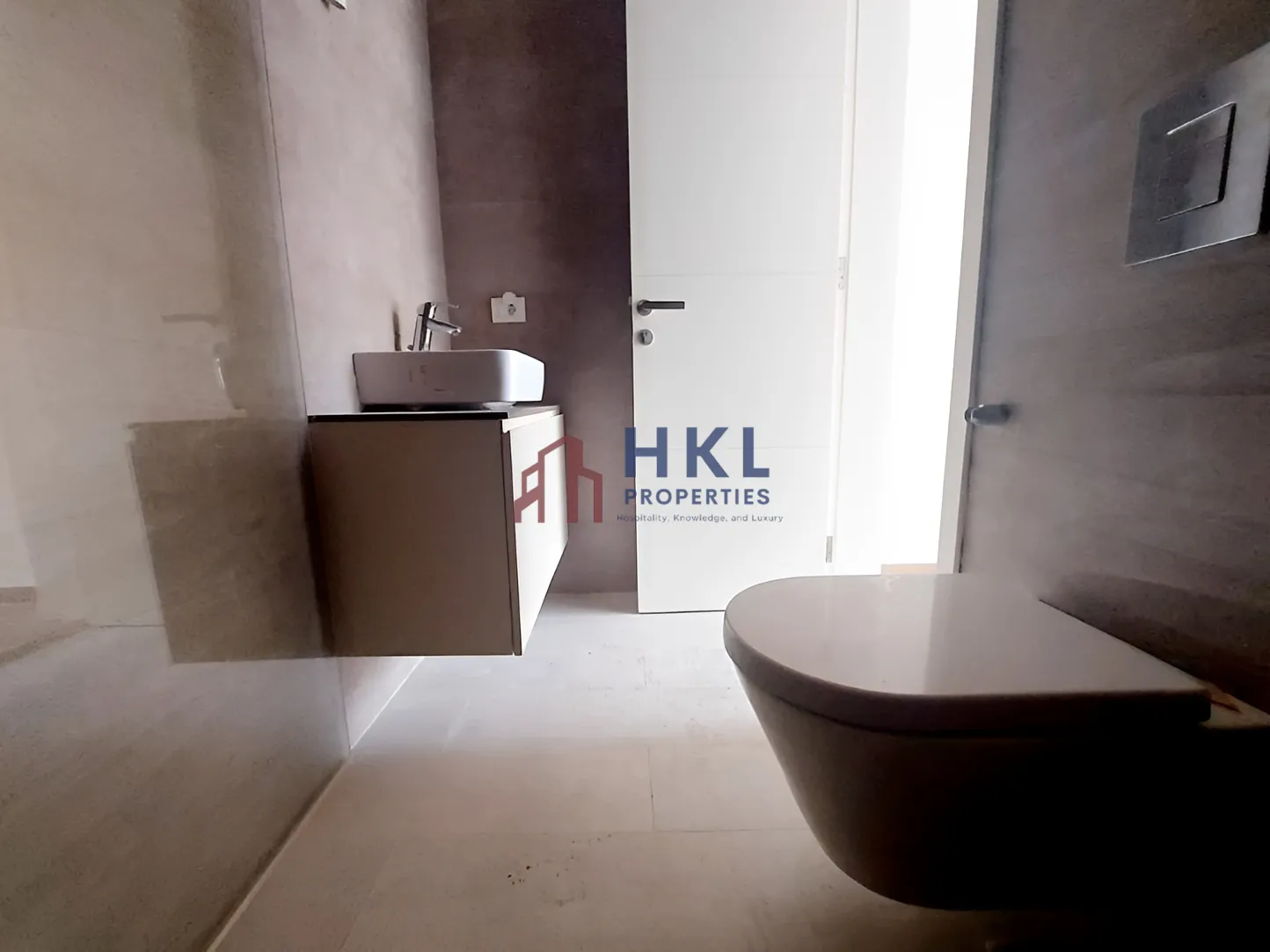 Apartment for rent in Ain El Mraiseh, Bayrut, Lebanon