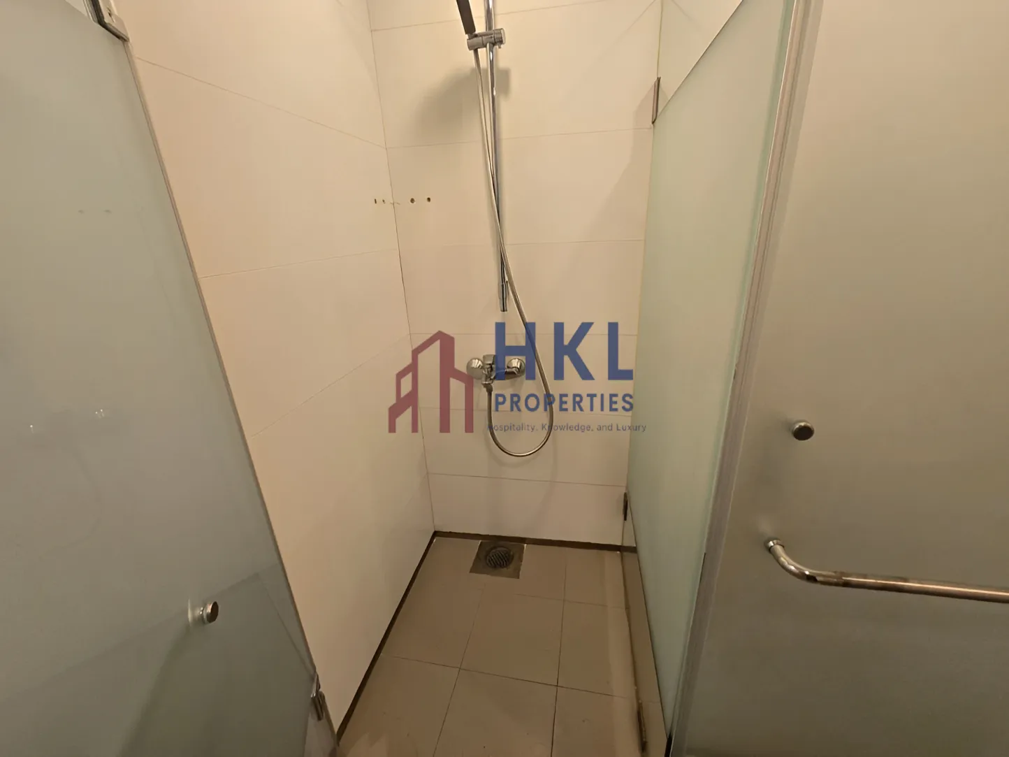 Showroom for rent in Achrafieh