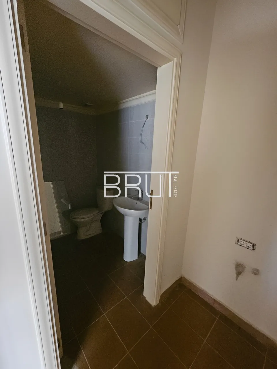 Apartment for Sale in Ballouneh