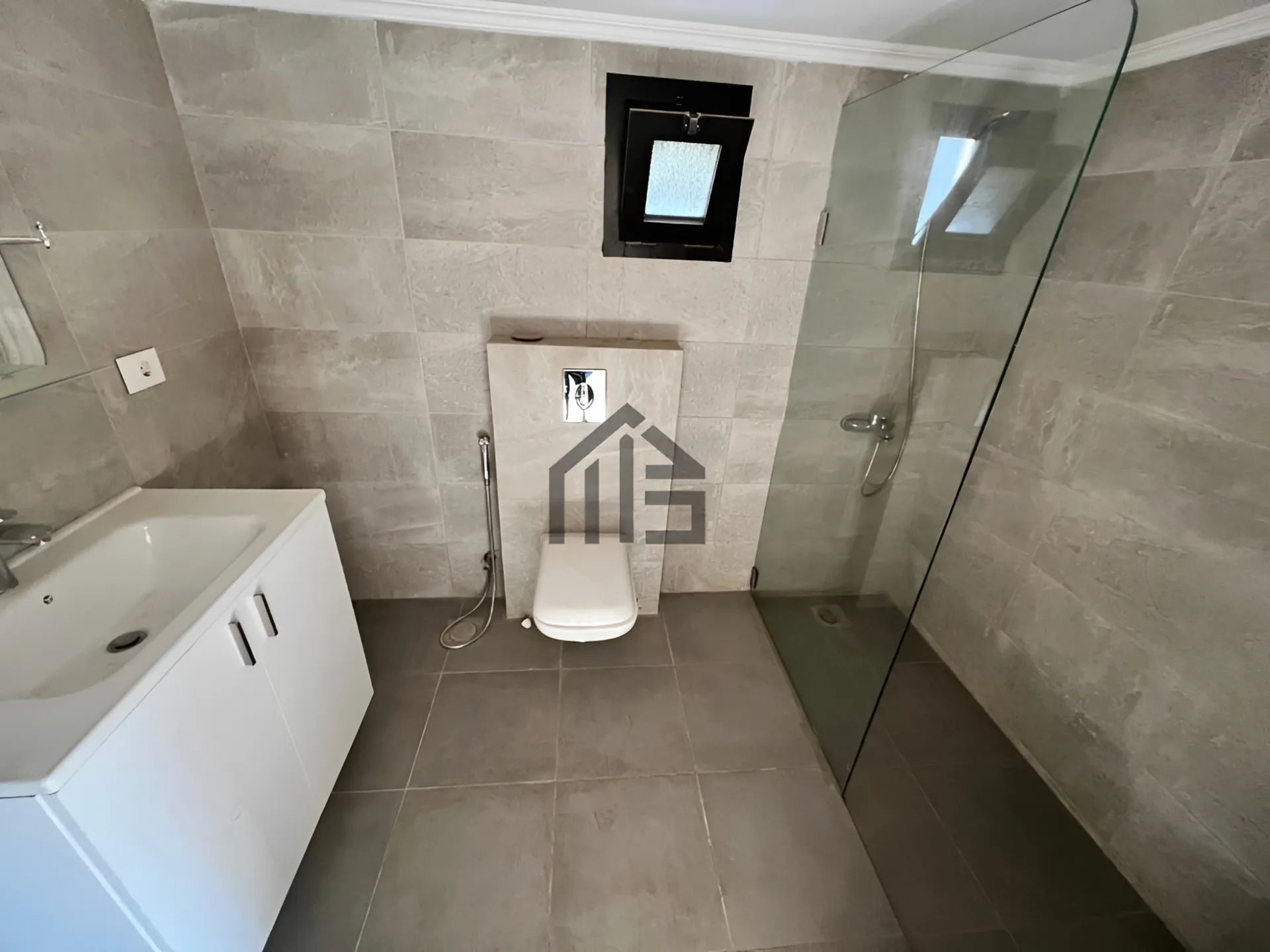 Apartment for sale in Aaraiya