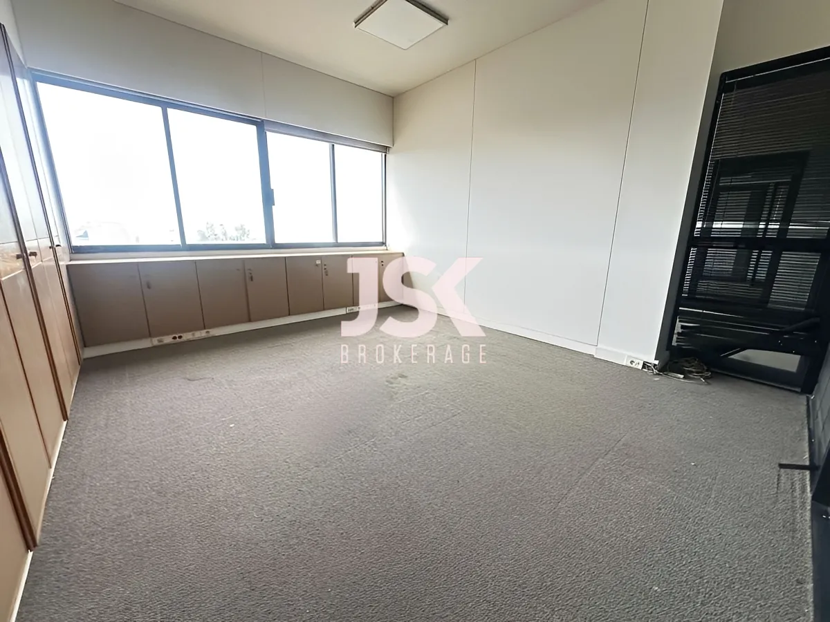 Office for rent in Daoura