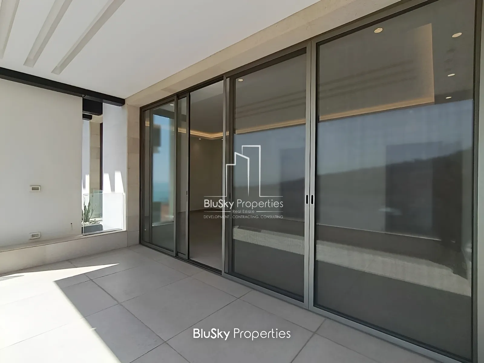 Apartment for Sale in Blat - 3 bed, 3 bath