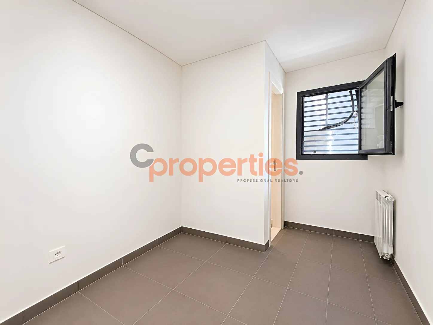 Apartment for Rent in Ain Al Mraiseh - 4 bed, 5 bath