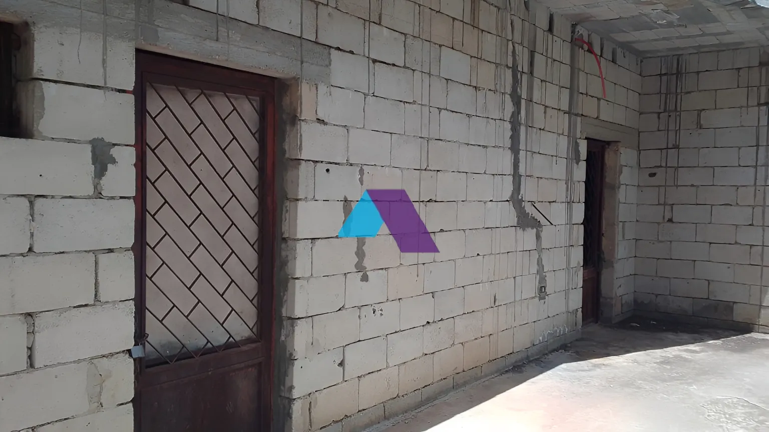 Building for Sale in Zaarour
