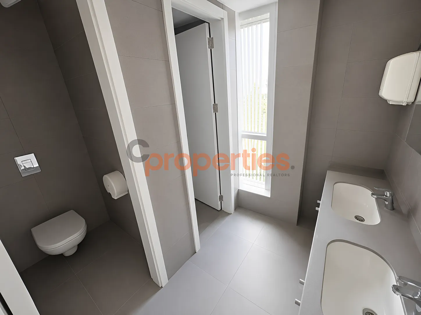 Commercial for rent in Dekwaneh, Lebanon
