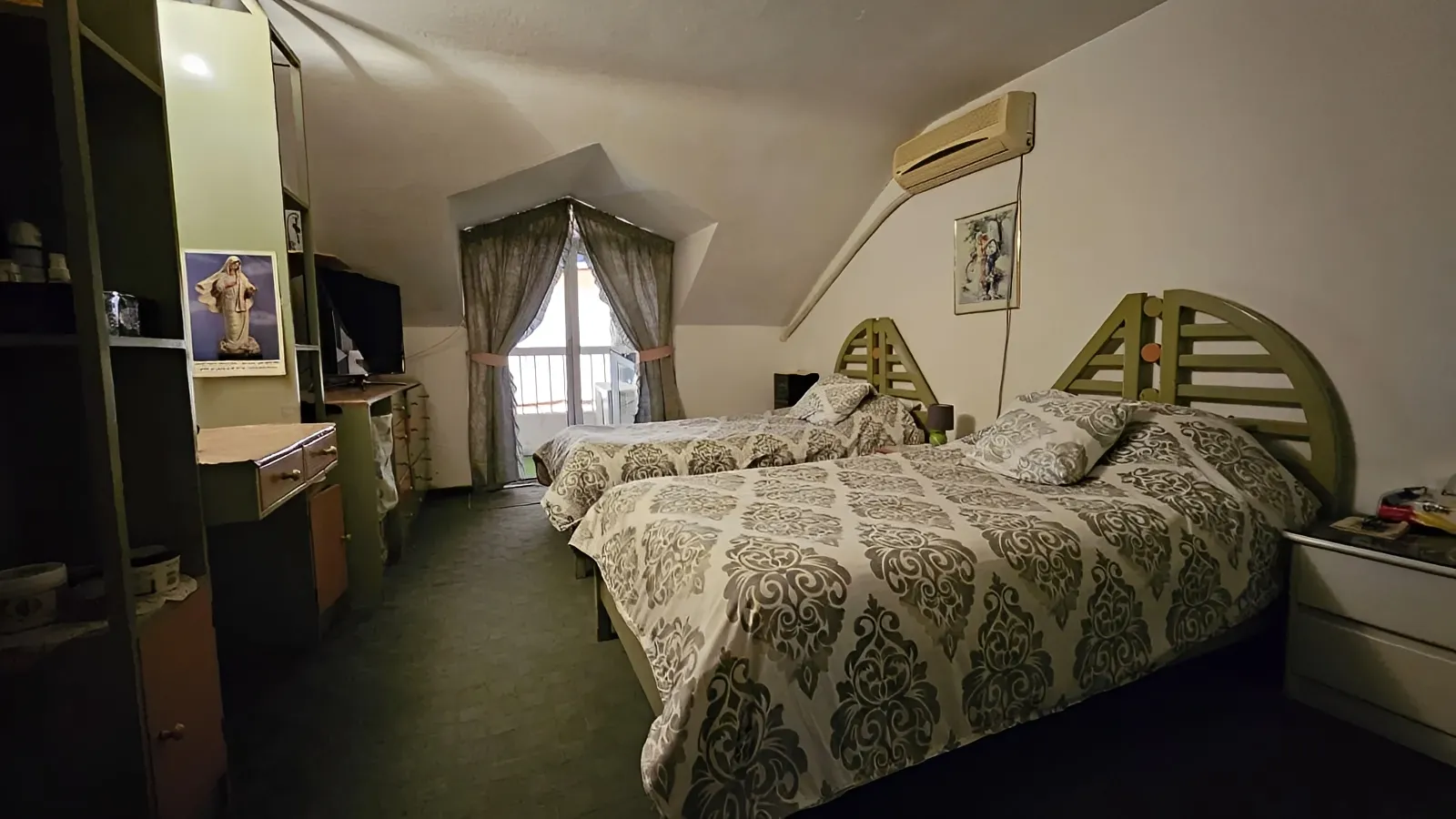 Apartment for Sale in Ballouneh - 5 bed, 3 bath