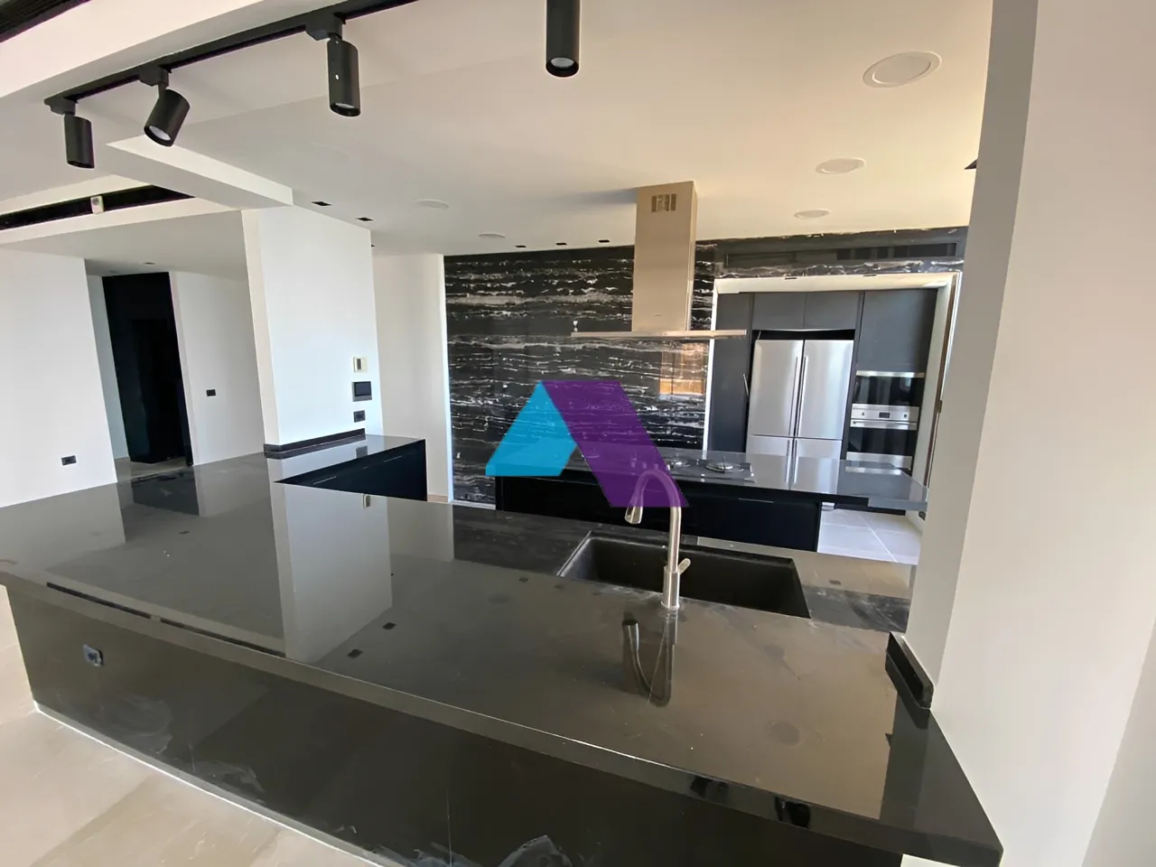 Apartment for Sale in Adma w Dafnah - 3 bed, 3 bath