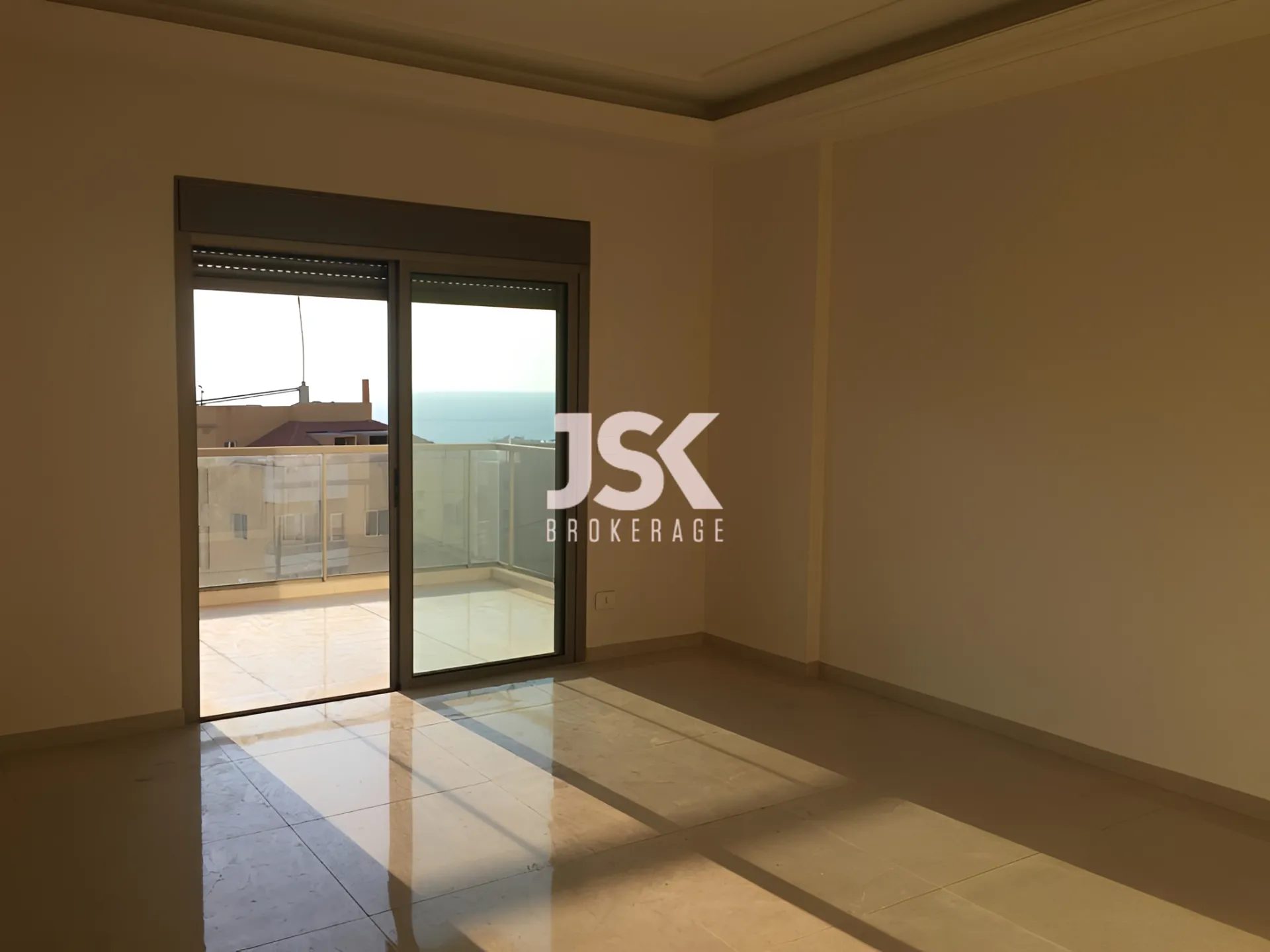 Apartment for Sale in Blat - 1 bed, 3 bath