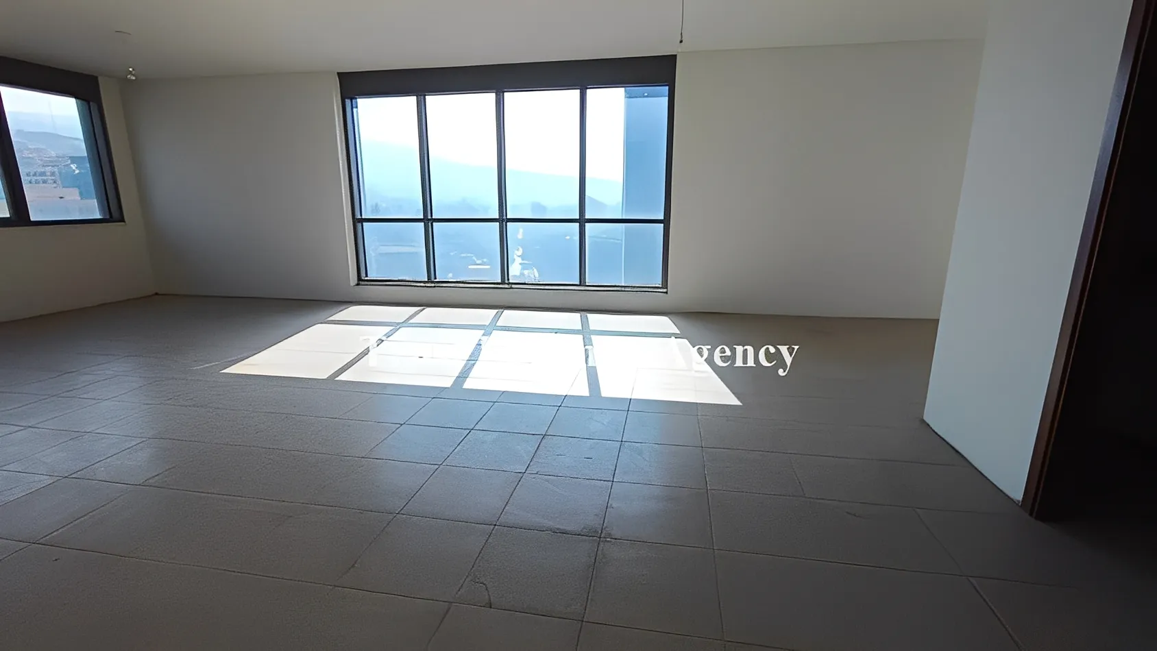 Office for sale in Metn, Dbayeh