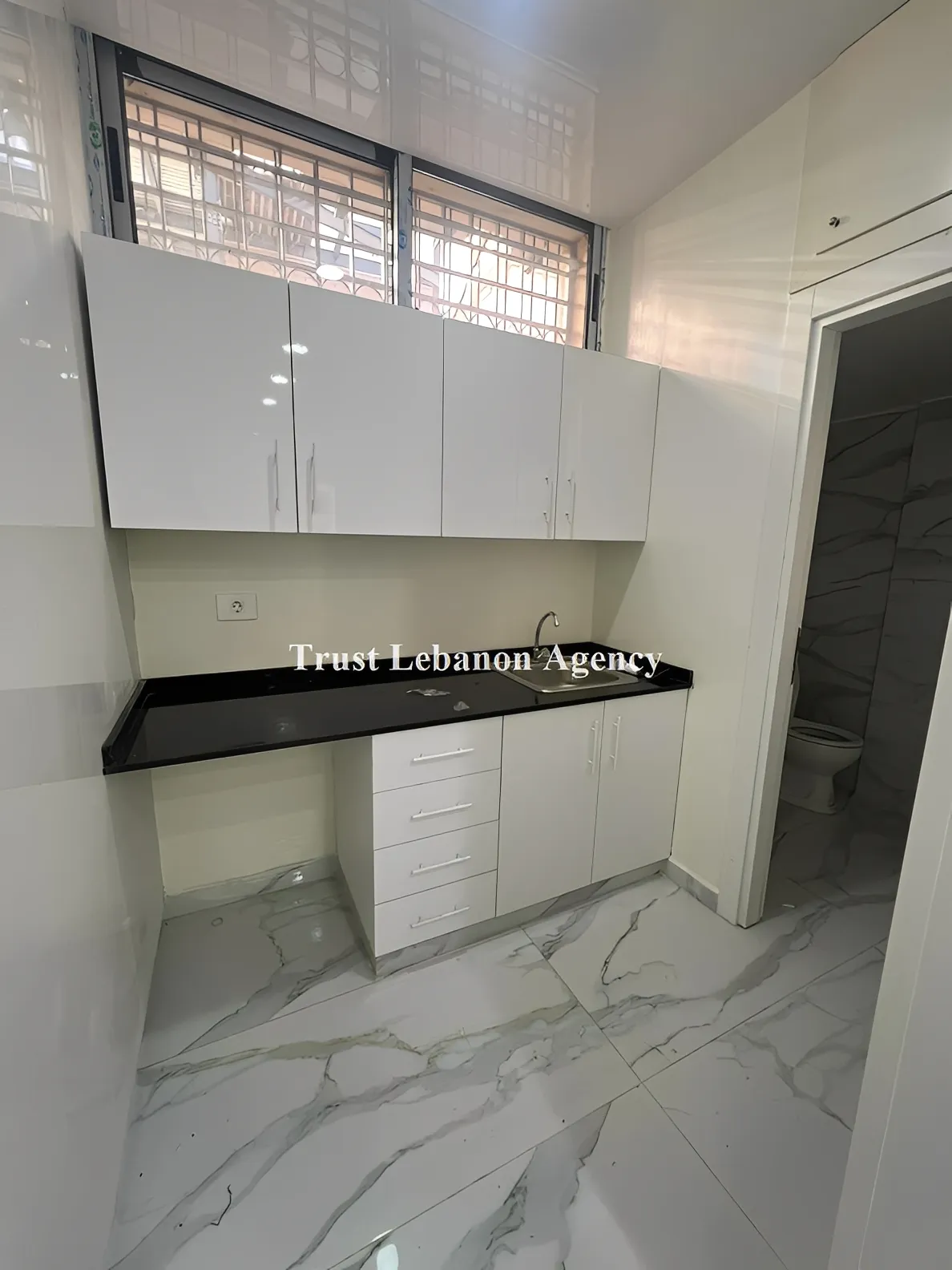 Shop for rent in Metn, Jal Al Dib