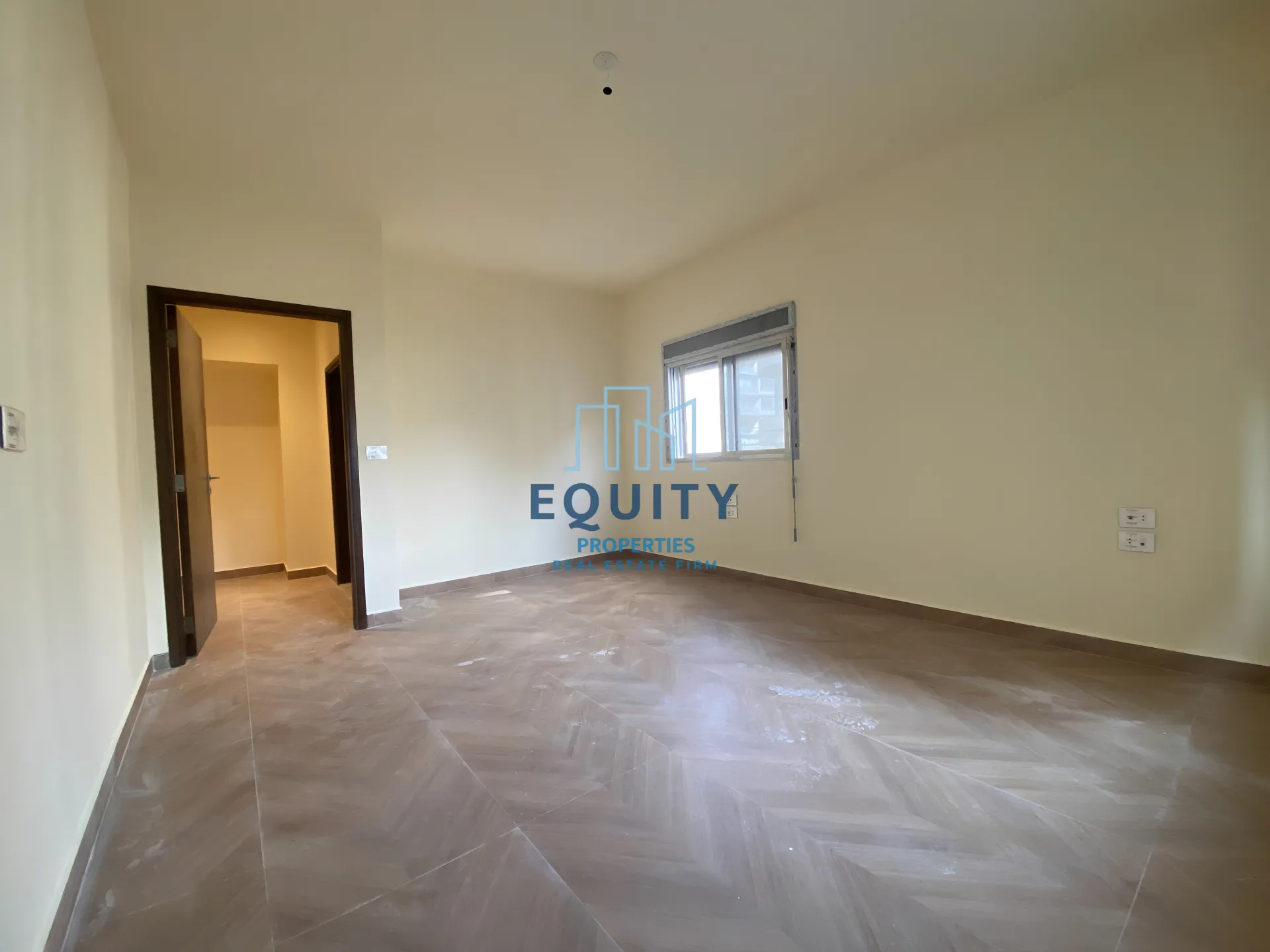 Apartment for Sale in Kraytem - 3 bed, 3 bath