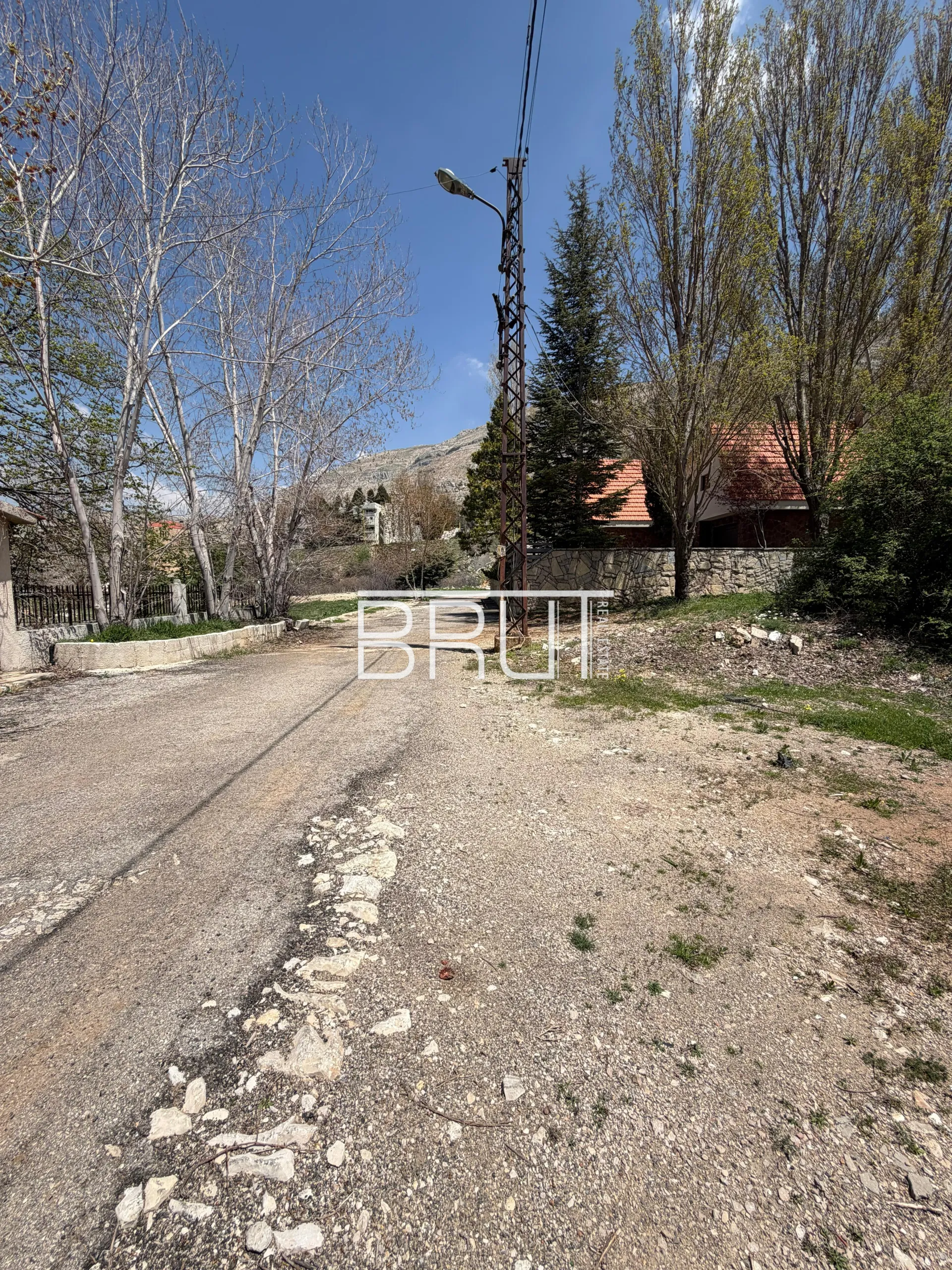 Land for Sale in Kfardebian