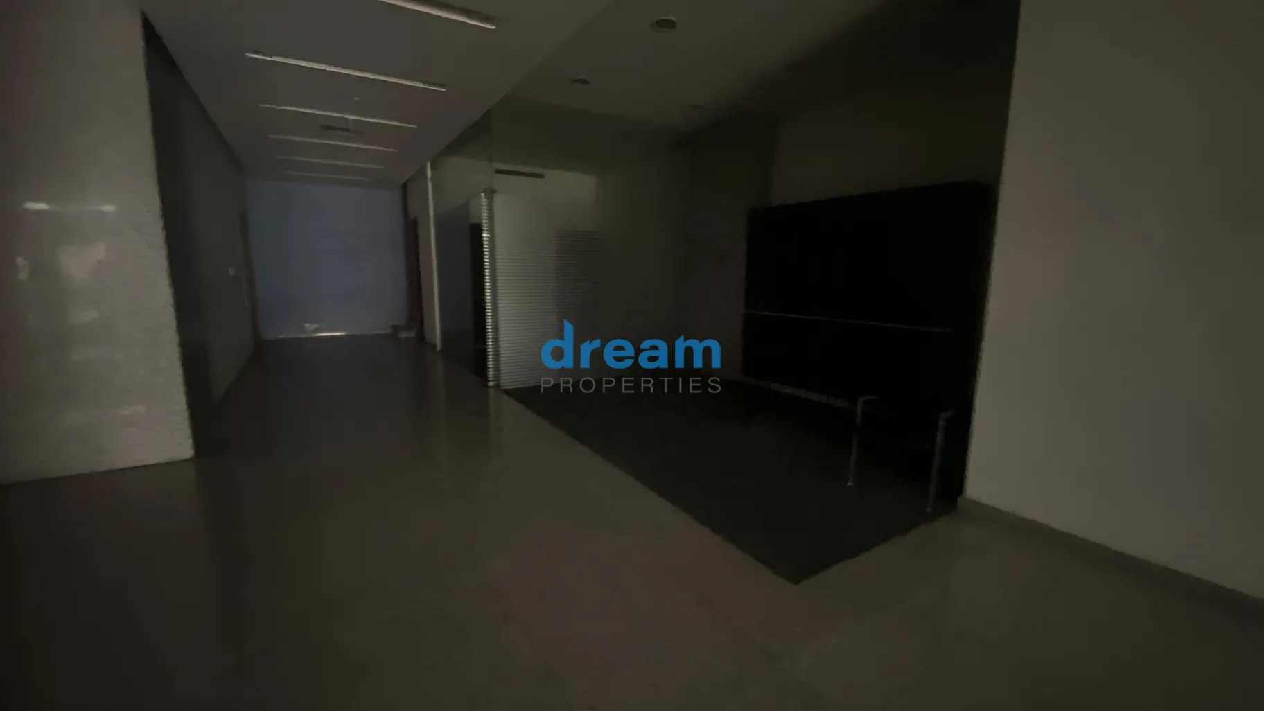 Showroom for rent in Horch Tabet