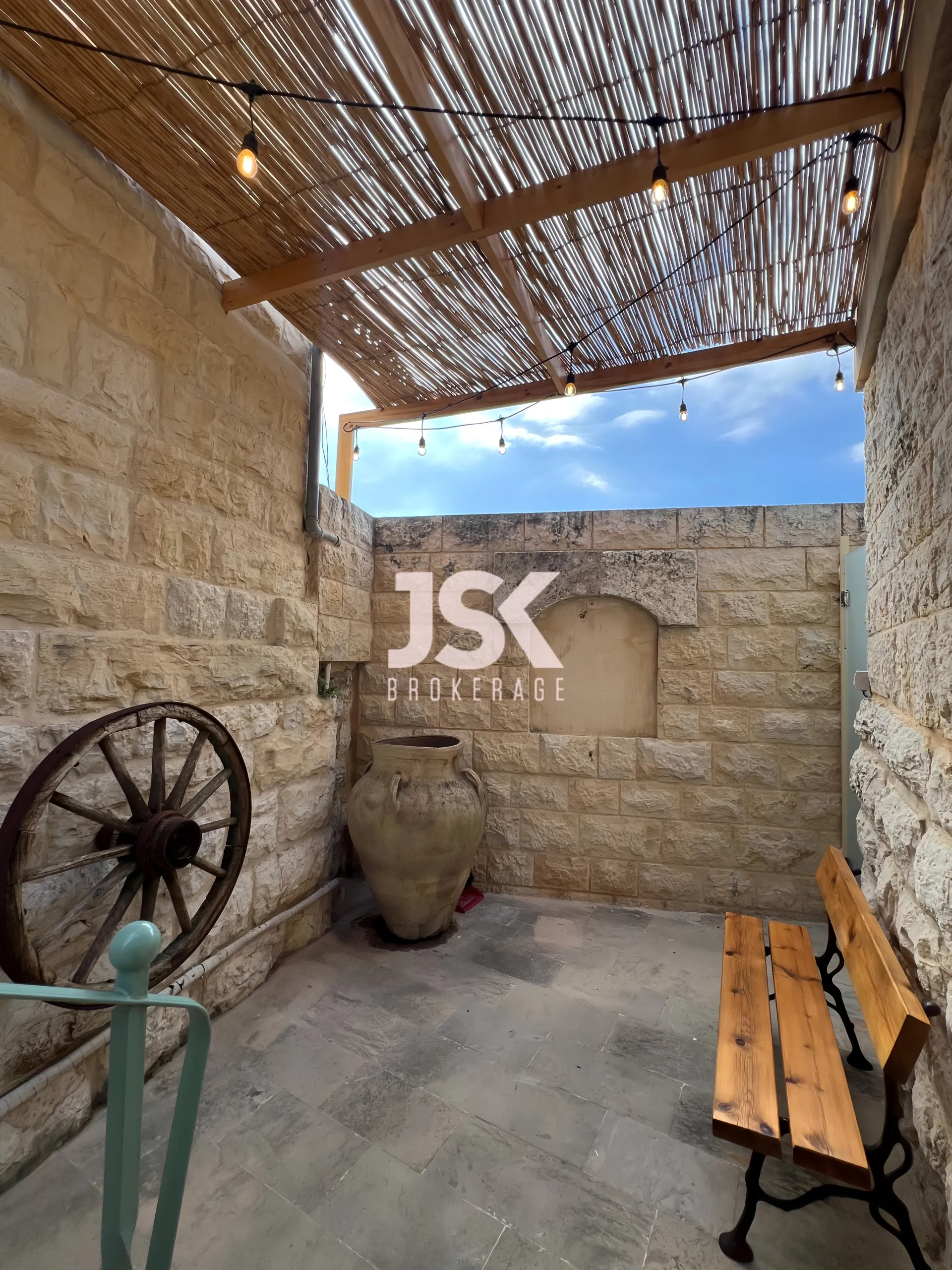 Apartment for Rent in Aamchit