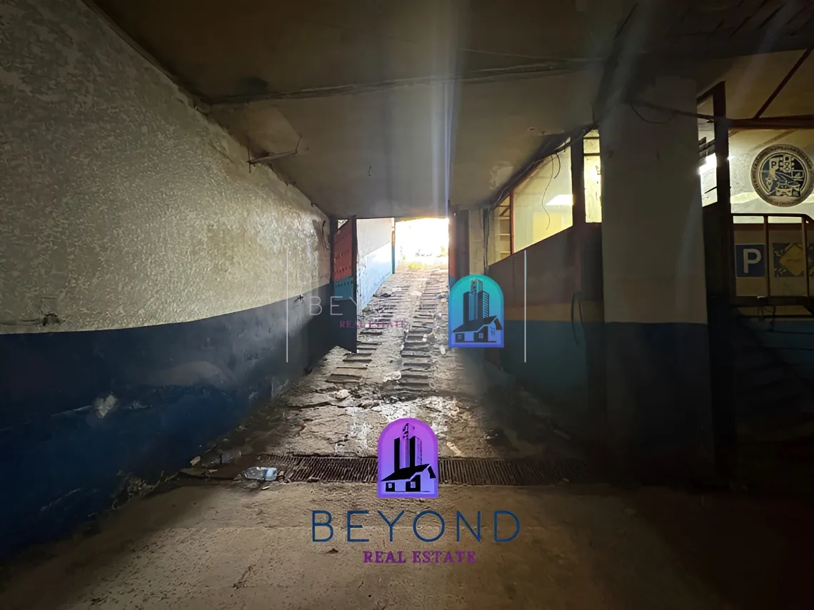 Warehouse for sale in Aicha Bakkar, Bayrut, Lebanon