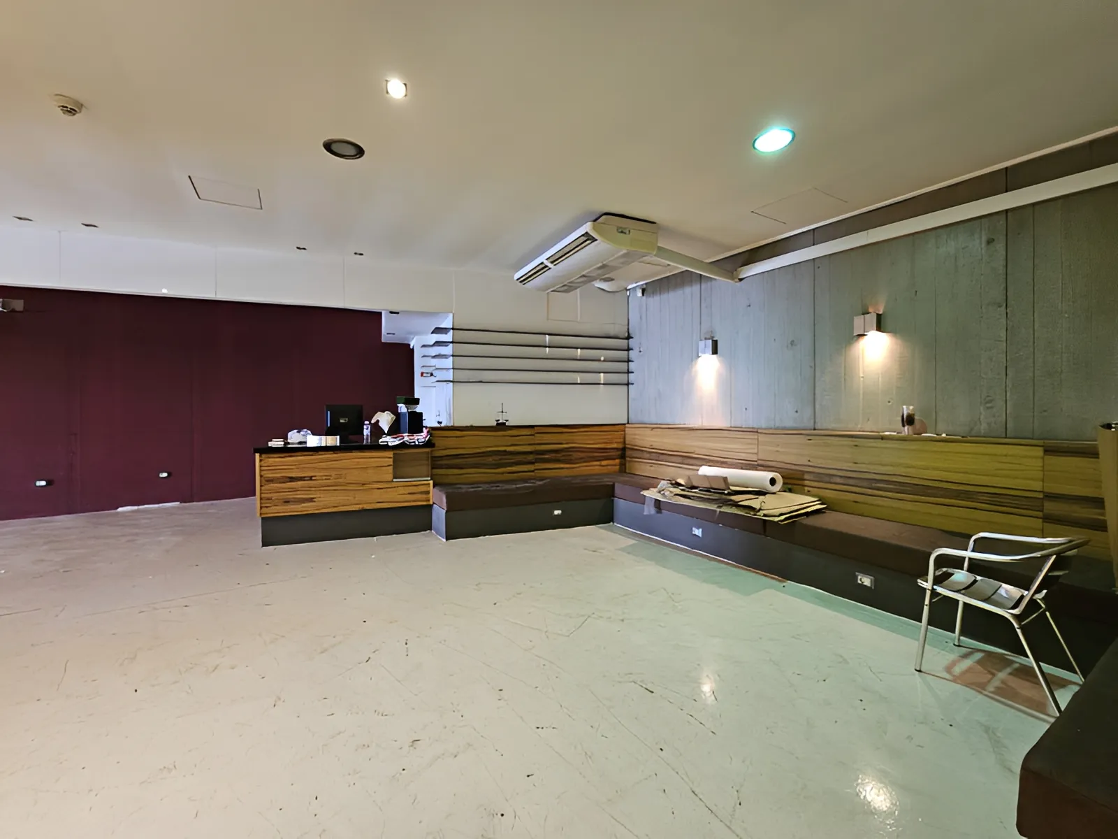 Showroom for Rent in Verdun