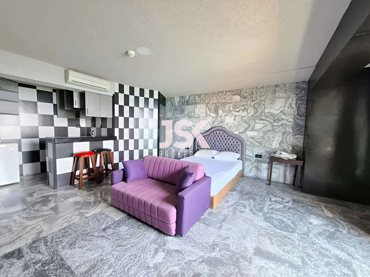 Restaurant for Sale in Halat