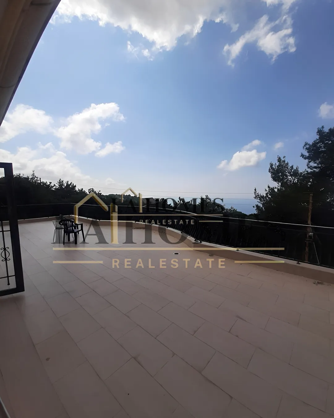 Villa for sale in Kfour