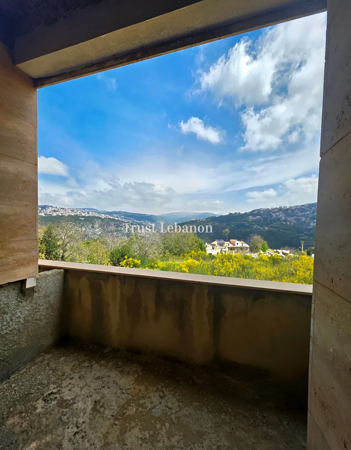 Apartment for sale in Qornet El Hamra, Lebanon - 3 bed, 2 bath
