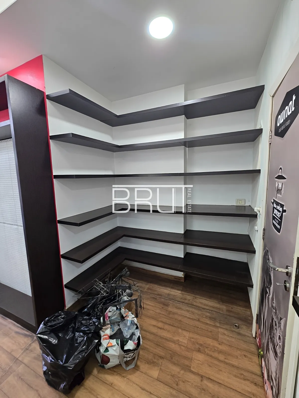 Shop for rent in Adonis
