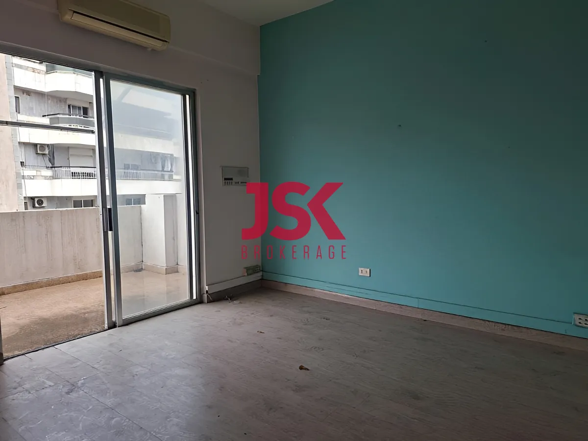 Office for rent in Mar Elias, Ras Beirut